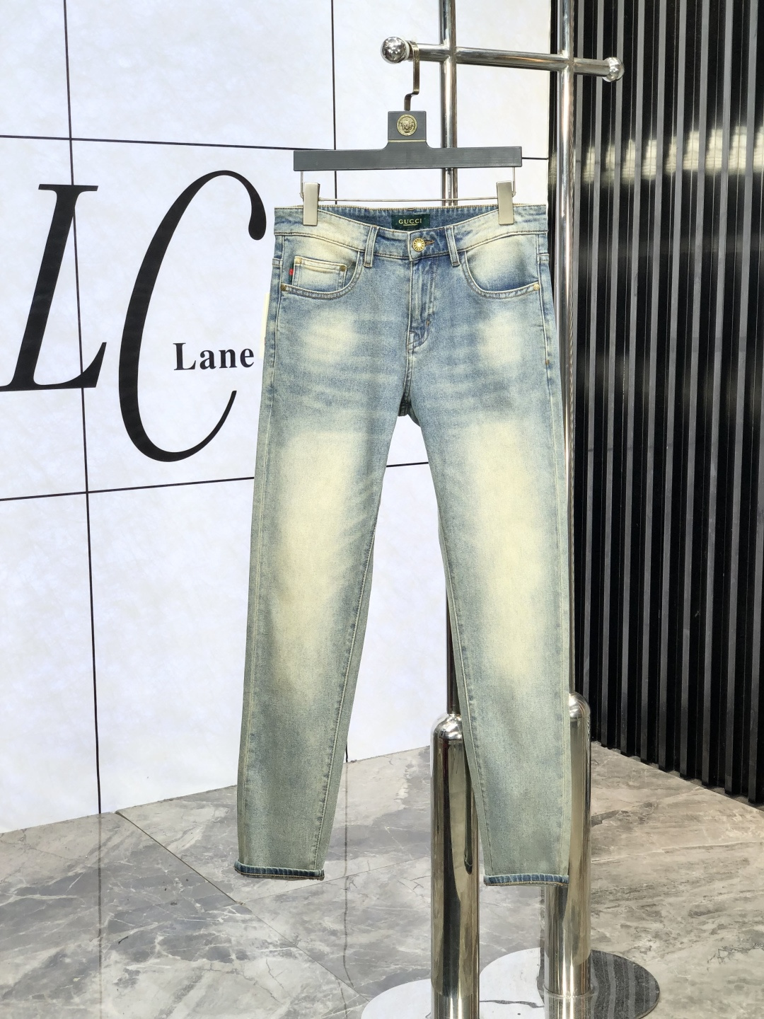 NO:502397,Gucci.'s official counter is released simultaneously, 2025SS spring and summer new men's casual jeans, original single quality, custom-made original denim fabric for counter, logo pattern design, original hardware and accessories for b trousers, three-dimensional and clear, realistic effect, c super trendy personality, fashionable and stylish upper body!  Trendy men's must-have items, 28-38, gucci, jeans, alexander wang19860909Gucci.官网专柜同步发售,2025SS春夏新品男士休闲牛仔裤,原单品质,专柜定制原版牛仔面料,logo图案设计,b裤身原版五金辅料装饰,立体清晰,效果逼真,c超级潮流个性,上身时尚有型！潮男必备单品 码数28-38,,gucci,jeans,alexander wang,Men's clothing