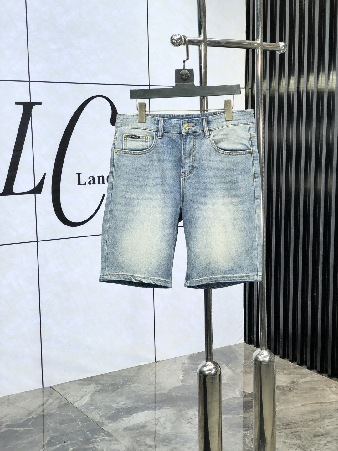 NO:161899,.D&G.'s official counter is released simultaneously, 2025SS spring and summer new men's casual jeans, original single quality, custom-made original denim fabric for counter, logo pattern design, original hardware and accessories for b trousers body, three-dimensional clear, realistic effect, c super trendy personality, fashionable and stylish upper body!  Trendy men's must-have items, 28-38, Dolce & Gabbana, jeans, alexander wang19860909.D&G.官网专柜同步发售,2025SS春夏新品男士休闲牛仔裤,原单品质,专柜定制原版牛仔面料,logo图案设计,b裤身原版五金辅料装饰,立体清晰,效果逼真,c超级潮流个性,上身时尚有型！潮男必备单品 码数28-38,,Dolce&Gabbana,jeans,alexander wang,Men's clothing