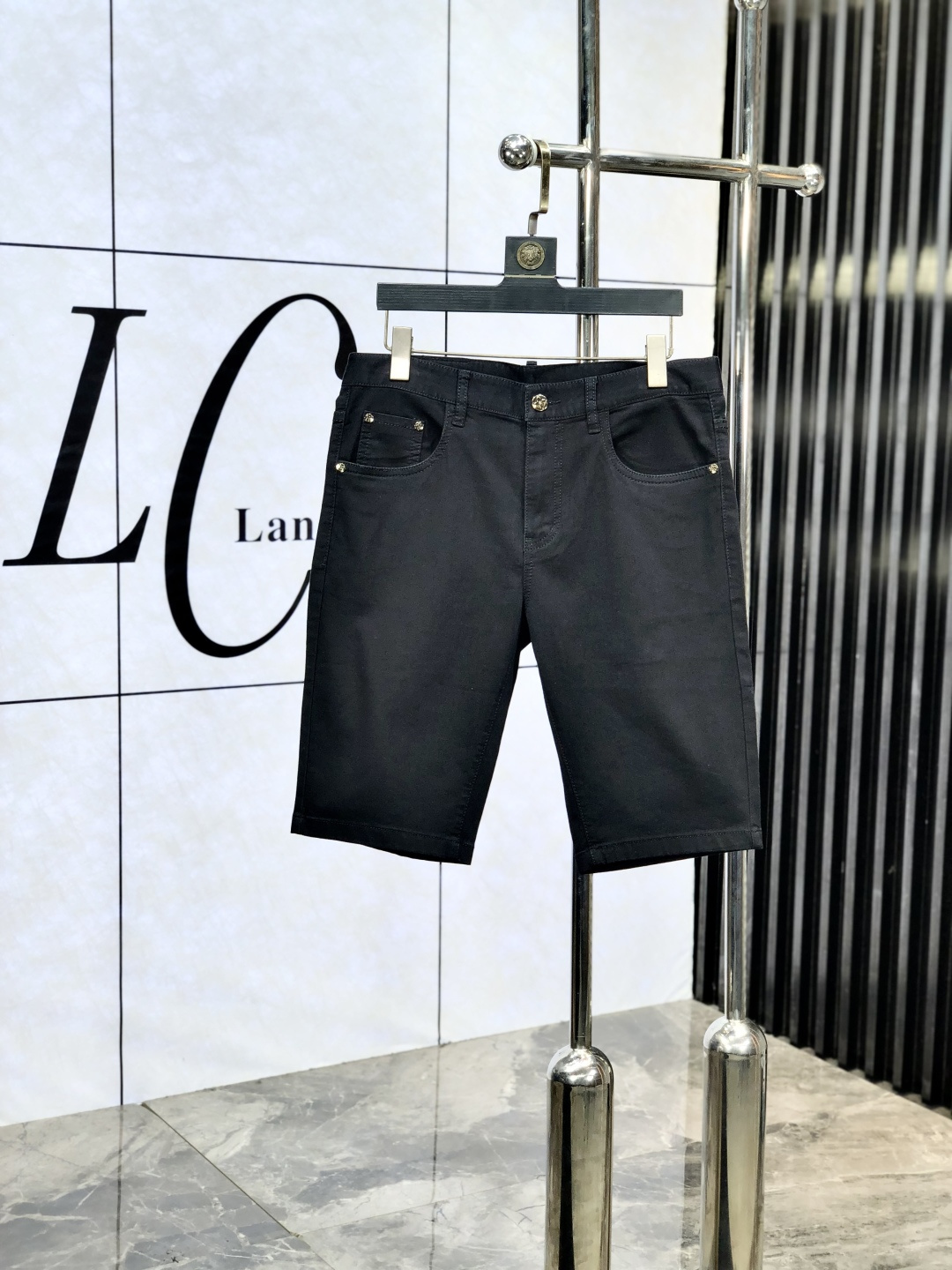 NO:161896,.Lv. The official counter is released simultaneously, 2025SS spring and summer new products for men's casual jeans, original single quality, customized original denim fabric for counter, logo pattern design, original hardware and accessories for b trousers body, three-dimensional and clear, realistic effect, c super trendy and personalized, fashionable and stylish upper body!  Trendy men's must-have items 28-38, louis vuitton, jeans, alexander wang19860909.Lv.官网专柜同步发售,2025SS春夏新品男士休闲牛仔裤,原单品质,专柜定制原版牛仔面料,logo图案设计,b裤身原版五金辅料装饰,立体清晰,效果逼真,c超级潮流个性,上身时尚有型！潮男必备单品 码数28-38,,louis vuitton,jeans,alexander wang,Men's clothing