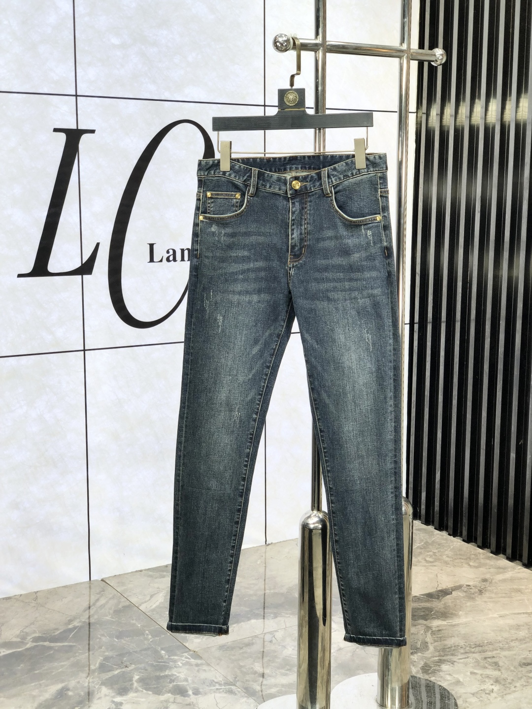 NO:161920,.Gucci.'s official counter is released simultaneously, 2025SS spring and summer new men's casual jeans, original single quality, custom-made original denim fabric for counter, logo pattern design, original hardware and accessories for b trousers, three-dimensional and clear, realistic effect, c super trendy personality, fashionable and stylish upper body!  Trendy men's must-have items, 28-38, gucci, jeans, alexander wang19860909.Gucci.官网专柜同步发售,2025SS春夏新品男士休闲牛仔裤,原单品质,专柜定制原版牛仔面料,logo图案设计,b裤身原版五金辅料装饰,立体清晰,效果逼真,c超级潮流个性,上身时尚有型！潮男必备单品 码数28-38,,gucci,jeans,alexander wang,Men's clothing