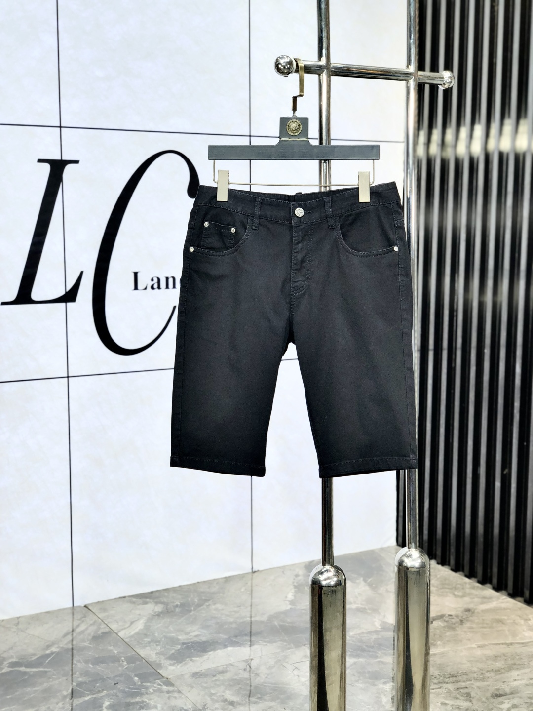 NO:504139,.Dior.'s official counter is released simultaneously, 2025SS spring and summer new men's casual jeans, original single quality, custom-made original denim fabric for counter, logo pattern design, original hardware and accessories for b trousers body, three-dimensional and clear, realistic effect, c super trendy personality, fashionable and stylish upper body!  Trendy men's must-have items 28-38, Dior, Jeans, Alexander wang19860909.Dior.官网专柜同步发售,2025SS春夏新品男士休闲牛仔裤,原单品质,专柜定制原版牛仔面料,logo图案设计,b裤身原版五金辅料装饰,立体清晰,效果逼真,c超级潮流个性,上身时尚有型！潮男必备单品 码数28-38,,dior,jeans,alexander wang,Men's clothing