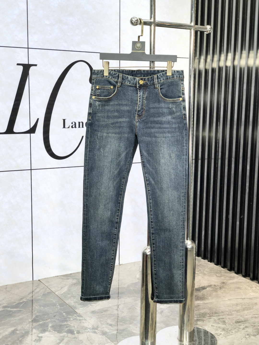 NO:504141,.Gucci.'s official counter is released simultaneously, 2025SS spring and summer new men's casual jeans, original single quality, custom-made original denim fabric for counter, logo pattern design, original hardware and accessories for b trousers, three-dimensional and clear, realistic effect, c super trendy personality, fashionable and stylish upper body!  Trendy men's must-have items, 28-38, gucci, jeans, alexander wang19860909.Gucci.官网专柜同步发售,2025SS春夏新品男士休闲牛仔裤,原单品质,专柜定制原版牛仔面料,logo图案设计,b裤身原版五金辅料装饰,立体清晰,效果逼真,c超级潮流个性,上身时尚有型！潮男必备单品 码数28-38,,gucci,jeans,alexander wang,Men's clothing