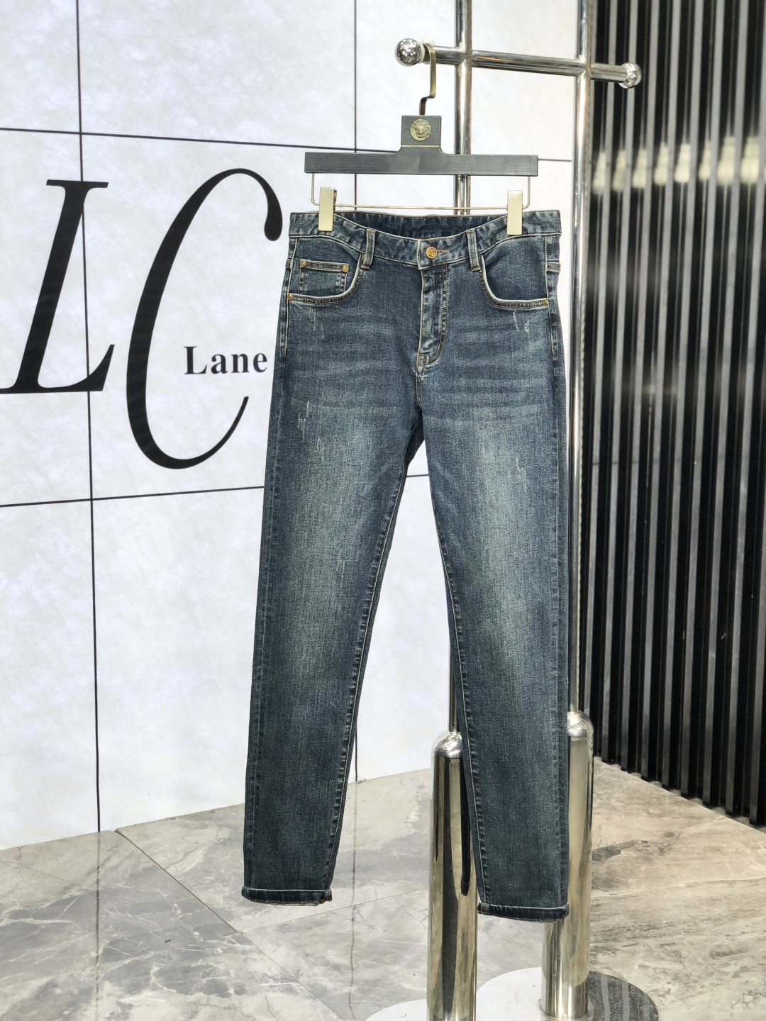 NO:504153,.Gucci.'s official counter is released simultaneously, 2025SS spring and summer new men's casual jeans, original single quality, custom-made original denim fabric for counter, logo pattern design, original hardware and accessories for b trousers, three-dimensional and clear, realistic effect, c super trendy personality, fashionable and stylish upper body!  Trendy men's must-have items, 28-38, gucci, jeans, alexander wang19860909.Gucci.官网专柜同步发售,2025SS春夏新品男士休闲牛仔裤,原单品质,专柜定制原版牛仔面料,logo图案设计,b裤身原版五金辅料装饰,立体清晰,效果逼真,c超级潮流个性,上身时尚有型！潮男必备单品 码数28-38,,gucci,jeans,alexander wang,Men's clothing