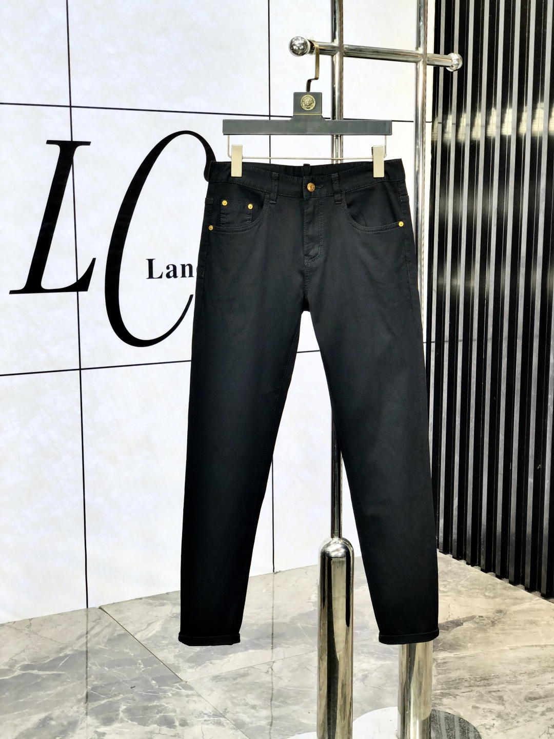 NO:521293,.Givenchy. The official counter on the official website is released simultaneously. 2025SS spring and summer new men's casual jeans, original single quality, customized original denim fabric for counter, logo pattern design, original hardware and accessories for b trousers, three-dimensional and clear, realistic effect, c super trendy personality, fashionable and stylish upper body!  Trendy men's must-have items, number 28-38, given jeans, alexander wang19860909.纪梵希.官网专柜同步发售,2025SS春夏新品男士休闲牛仔裤,原单品质,专柜定制原版牛仔面料,logo图案设计,b裤身原版五金辅料装饰,立体清晰,效果逼真,c超级潮流个性,上身时尚有型！潮男必备单品 码数28-38,,givenchy,jeans,alexander wang,Men's clothing