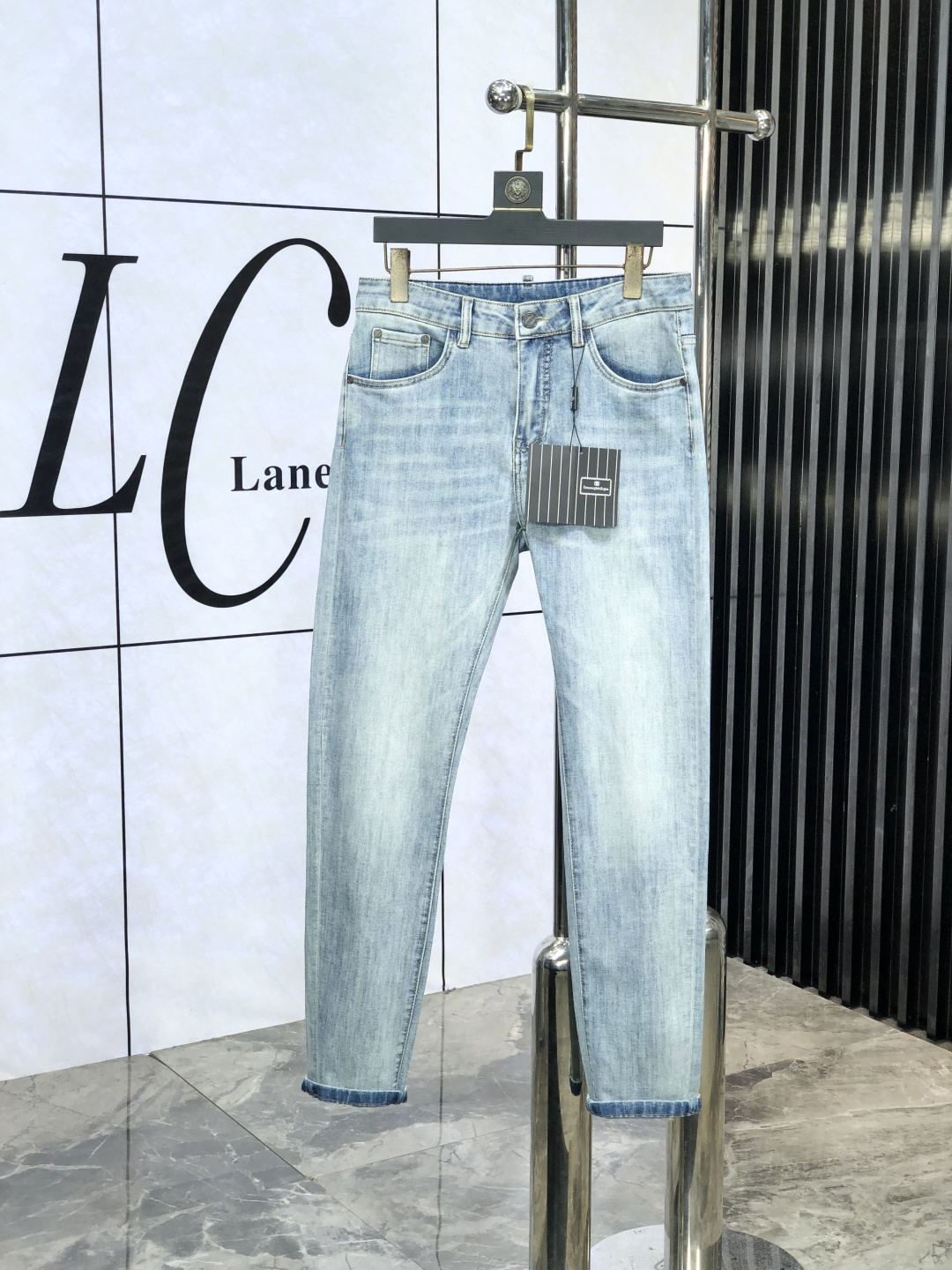 NO:450919,.Jenia. The official counter is released simultaneously, SS spring and summer new men's casual jeans, original single quality, customized original denim fabric for counter, logo pattern design, original hardware and accessories for b trousers, three-dimensional and clear, realistic effect, c super trendy personality, fashionable and stylish upper body!  Trendy men's must-have items, 28-38, zegna, jeans, alexander wang19860909.杰尼亚.官网专柜同步发售,SS春夏新品男士休闲牛仔裤,原单品质,专柜定制原版牛仔面料,logo图案设计,b裤身原版五金辅料装饰,立体清晰,效果逼真,c超级潮流个性,上身时尚有型！潮男必备单品 码数28-38,,zegna,jeans,alexander wang,Men's clothing