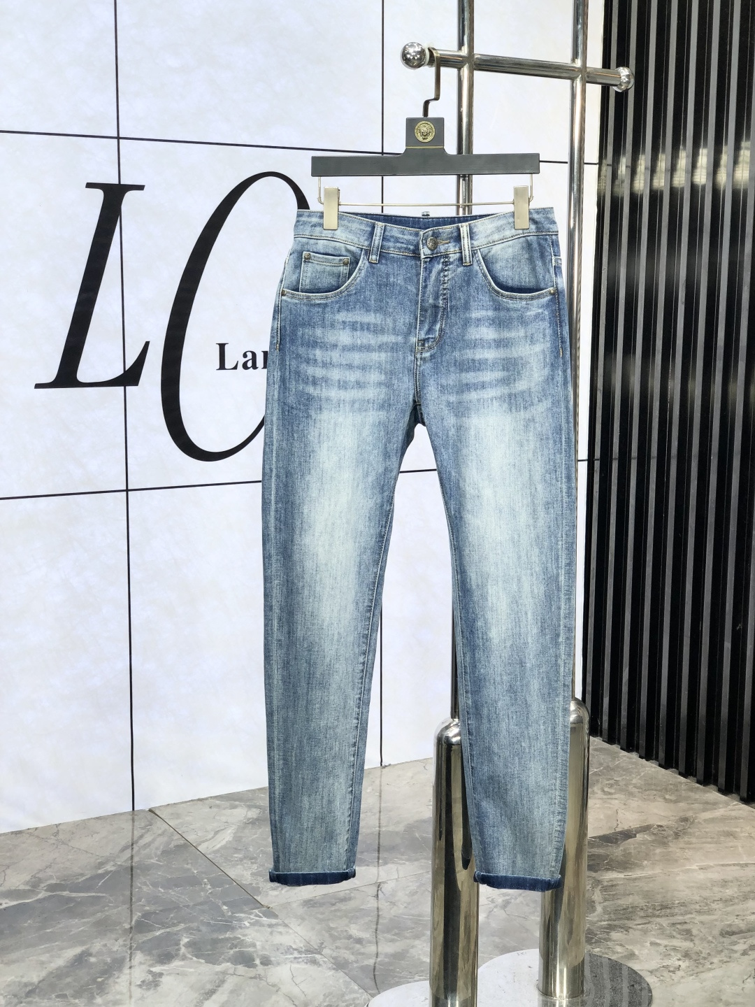 NO:450938,.Burberry. The official counter is released simultaneously, SS spring and summer new men's casual jeans, original single quality, customized original denim fabric for counter, logo pattern design, original hardware and accessories for b trousers, three-dimensional and clear, realistic effect, c super trendy personality, fashionable and stylish upper body!  Trendy men's must-have items, 28-38, burberry, jeans, alexander wang19860909.巴宝莉.官网专柜同步发售,SS春夏新品男士休闲牛仔裤,原单品质,专柜定制原版牛仔面料,logo图案设计,b裤身原版五金辅料装饰,立体清晰,效果逼真,c超级潮流个性,上身时尚有型！潮男必备单品 码数28-38,,burberry,jeans,alexander wang,Men's clothing