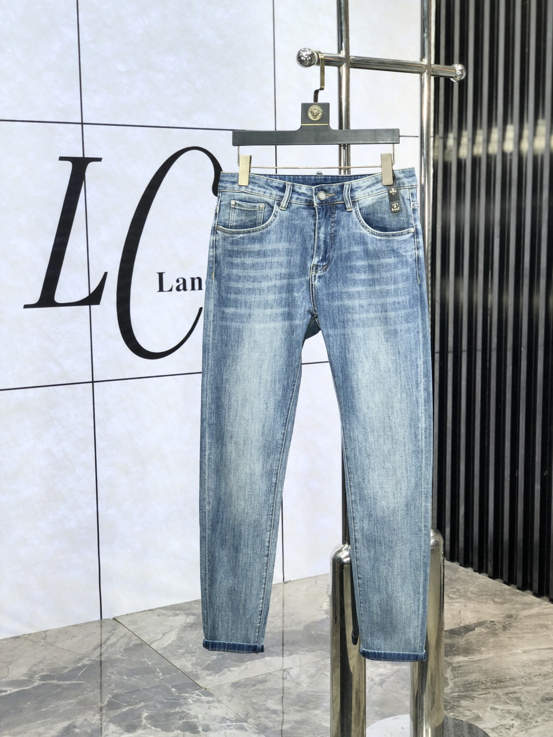 NO:450948,.Croxin. The official counter is released simultaneously, SS spring and summer new men's casual jeans, original single quality, customized original denim fabric for counter, logo pattern design, original hardware and accessories for b trousers, three-dimensional and clear, realistic effect, c super trendy and personalized, fashionable and stylish upper body!  Trendy men's must-have items, 28-38, chrome hearts, jeans, alexander wang19860909.克罗心.官网专柜同步发售,SS春夏新品男士休闲牛仔裤,原单品质,专柜定制原版牛仔面料,logo图案设计,b裤身原版五金辅料装饰,立体清晰,效果逼真,c超级潮流个性,上身时尚有型！潮男必备单品 码数28-38,,chrome hearts,jeans,alexander wang,Men's clothing