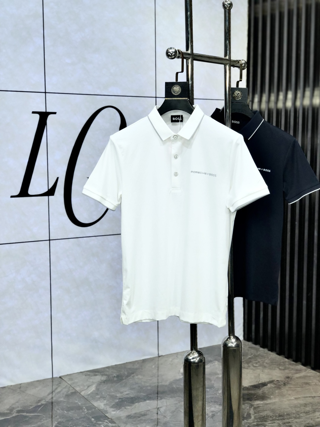 NO:450935,.Boss.ss25 spring and summer new lapel POLO shirt, high-quality pearl ground ice silk cotton material, elegant and luxurious brand style, customer-supplied imported fabric 5 shirts are also smooth and crisp, and are also anti-wrinkle and pilling, and are extremely comfortable to wear with close body. Number of sizes M-XXXL.m wear 175/130,,shirts,alexander wang19860909.Boss.ss25春夏新款翻领POLO衫 高品质珠地冰丝棉材质 雍容华贵的品牌风格,w客供进口面料 5做出来的衬衫也是版型垂顺挺括,并且还抗皱抗起球,贴身穿着也是极为舒适 码数M-XXXL.m穿175/130,,shirts,alexander wang,Men's clothing