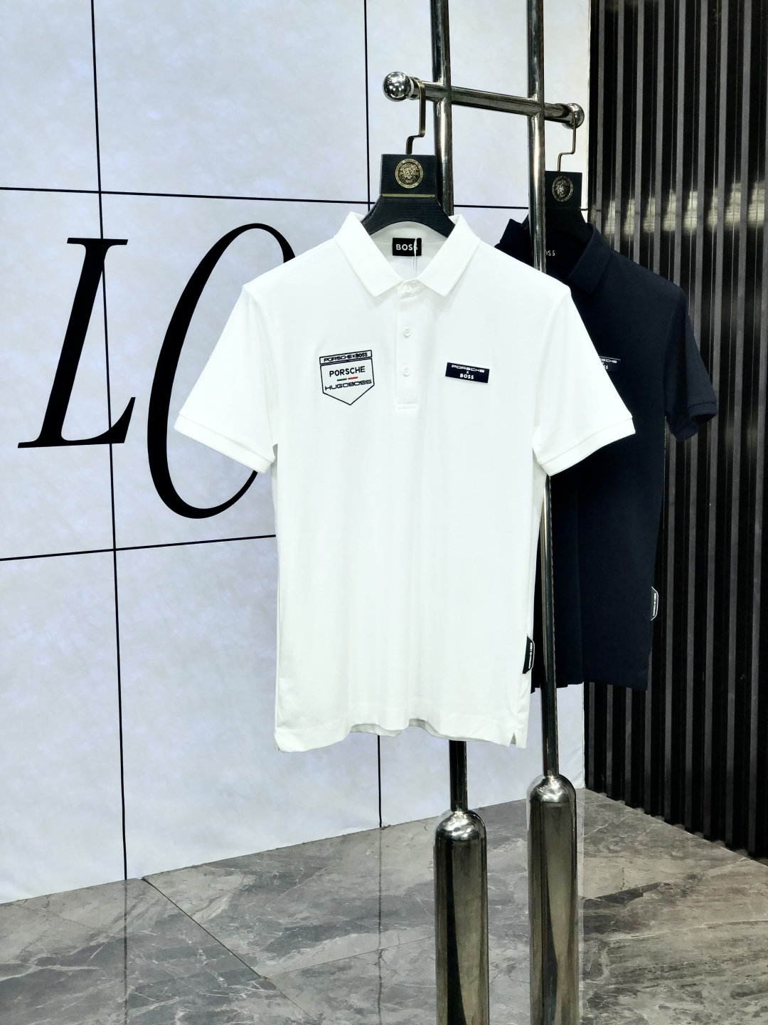 NO:450945,.boss.ss25 spring and summer new lapel POLO shirt, high-quality pearl ground ice silk cotton material, elegant and luxurious brand style, customer-supplied imported fabric 5 shirts are also smooth and crisp, and are also anti-wrinkle and pilling, and are extremely comfortable to wear with close body. Size M-XXXL.m wear 175/130,,shirts,alexander wang19860909.boss.ss25春夏新款翻领POLO衫 高品质珠地冰丝棉材质 雍容华贵的品牌风格,w客供进口面料 5做出来的衬衫也是版型垂顺挺括,并且还抗皱抗起球,贴身穿着也是极为舒适 码数M-XXXL.m穿175/130,,shirts,alexander wang,Men's clothing