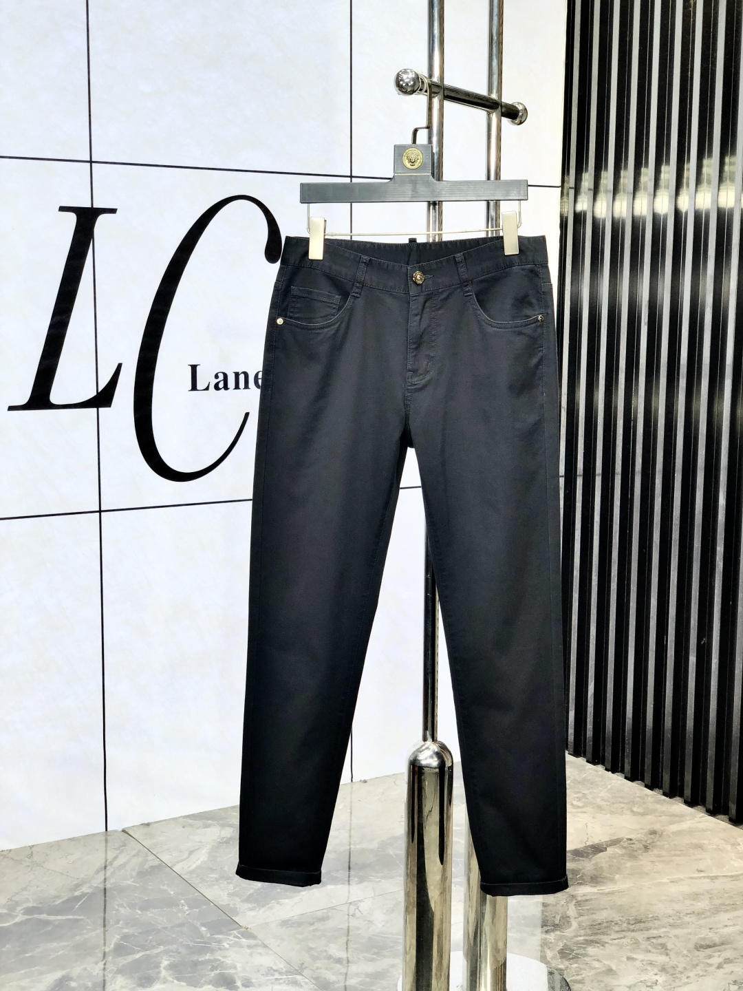 NO:452866,.录口.com official website counter is available simultaneously, 2025SS spring and summer new men's casual jeans, original single quality, custom-made original denim fabric for counter, logo pattern design, H pants original hardware and auxiliary materials decoration, three-dimensional and clear, m super trendy and personalized, fashionable and stylish on the upper body!  Must-have items for trendy men, 28-38, Moncler, jeans, alexander wang19860909.蒙口.官网专柜同步发售,2025SS春夏新品男士休闲牛仔裤,原单品质,专柜定制原版牛仔面料,logo图案设计,h裤身原版五金辅料装饰,立体清晰,m超级潮流个性,上身时尚有型！潮男必备单品 码数28-38,,Moncler,jeans,alexander wang,Men's clothing