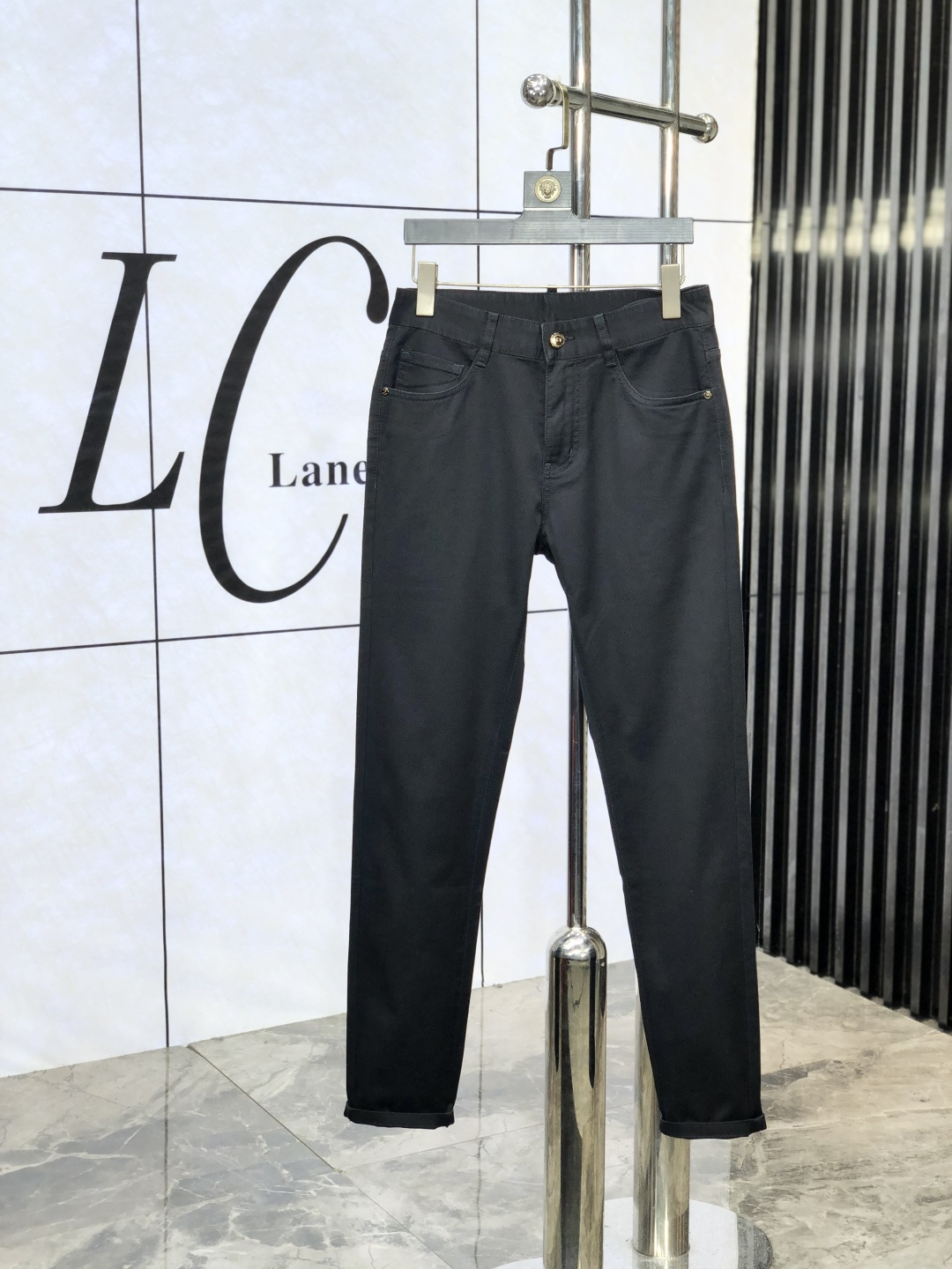 NO:522528,Burberry. The official counter is released simultaneously, 2025SS spring and summer new men's casual jeans, original single quality, custom-made original denim fabric for counter, logo pattern design, original hardware and accessories for b trousers body, three-dimensional and clear, c super trendy personality, fashionable and stylish upper body!  Trendy men's must-have items, 28-38, burberry, jeans, alexander wang19860909巴宝莉.官网专柜同步发售,2025SS春夏新品男士休闲牛仔裤,原单品质,专柜定制原版牛仔面料,logo图案设计,b裤身原版五金辅料装饰,立体清晰, c超级潮流个性,上身时尚有型！潮男必备单品 码数28-38,,burberry,jeans,alexander wang,Men's clothing