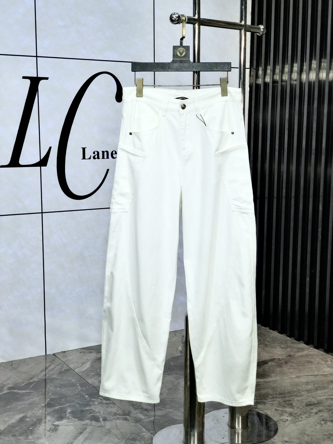 NO:489526,Croxin. The official counter is released simultaneously, 2025SS spring and summer new men's casual jeans, original single quality, customized original denim fabric for counter, logo pattern design, original hardware and accessories for b trousers body, three-dimensional and clear, c super trendy personality, fashionable and stylish upper body!  Trendy men's must-have items, 28-38, chrome hearts, jeans, alexander wang19860909克罗心 .官网专柜同步发售,2025SS春夏新品男士休闲牛仔裤,原单品质,专柜定制原版牛仔面料,logo图案设计,b裤身原版五金辅料装饰,立体清晰,c超级潮流个性,上身时尚有型！潮男必备单品 码数28-38,,chrome hearts,jeans,alexander wang,Men's clothing