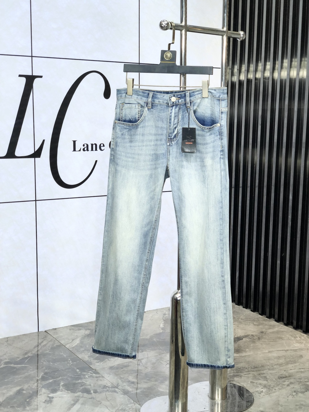 NO:489532,Archaeopteryx. The official counter on the official website is released simultaneously. 2025SS spring and summer new men's casual jeans, original single quality, customized original denim fabric for counter, logo pattern design, original hardware and accessories for b trousers, three-dimensional and clear, c super trendy personality, fashionable and stylish upper body!  Trendy men's must-have items 28-38, arc'teryx,jeans,alexander wang19860909始祖鸟.官网专柜同步发售,2025SS春夏新品男士休闲牛仔裤,原单品质,专柜定制原版牛仔面料,logo图案设计,b裤身原版五金辅料装饰,立体清晰,c超级潮流个性,上身时尚有型！潮男必备单品 码数28-38,arc'teryx,jeans,alexander wang,Men's clothing