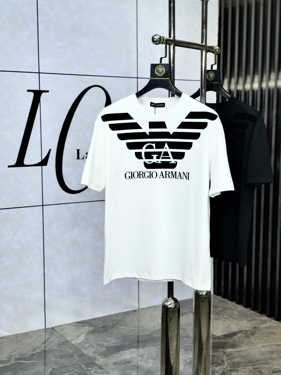 NO:420602,.Armani. Wearing pounds. Loose version. Top products. New spring and summer models. The latest short-sleeved round-neck T-shirts are available in the counter. High-end customization. The design is avant-garde and fashionable!  H brand logo heavy craft design, high-end customized tensile fabric, soft feel, comfortable to wear, exquisite counter-level car line, fine workmanship, and invincible and handsome upper body effect!  A must-have item for handsome men!  Count m-4xL.m wear 175/130, Armani, T-shirt,tees, t-shirt,alexander wang19860909.阿玛尼.穿斤.宽松版 顶级货品春夏新款首发专柜最新款短袖圆领T恤 高端订制 设计前卫时尚！h品牌logo重工艺设计 高端定制天丝面料.手感柔软.穿着舒适.专柜级别精致车线.做工精细.f上身效果无敌帅气！型男必备单品！码数m-4xL.m穿175/130,,armani,T-shirt,tees，t-shirt,alexander wang,Men's clothing