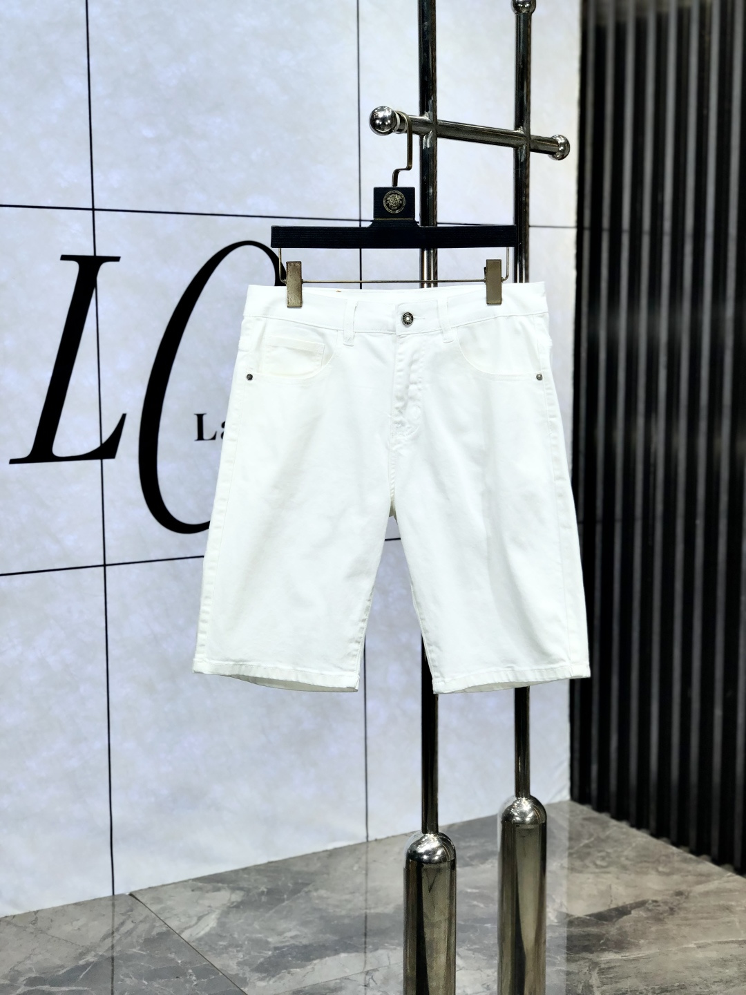 NO:443855,Lv. Official website counters are released simultaneously, SS spring and summer new men's casual jeans, original single quality, custom-made original denim fabrics for counters, logo pattern design, original hardware and accessories for b trousers, three-dimensional and clear, c super trendy and personalized, fashionable and stylish on the upper body!  Trendy men's must-have items 28-38, louis vuitton, jeans, alexander wang19860909Lv.官网专柜同步发售,SS春夏新品男士休闲牛仔裤,原单品质,专柜定制原版牛仔面料,logo图案设计,b裤身原版五金辅料装饰,立体清晰,c超级潮流个性,上身时尚有型！潮男必备单品 码数28-38,,louis vuitton,jeans,alexander wang,Men's clothing