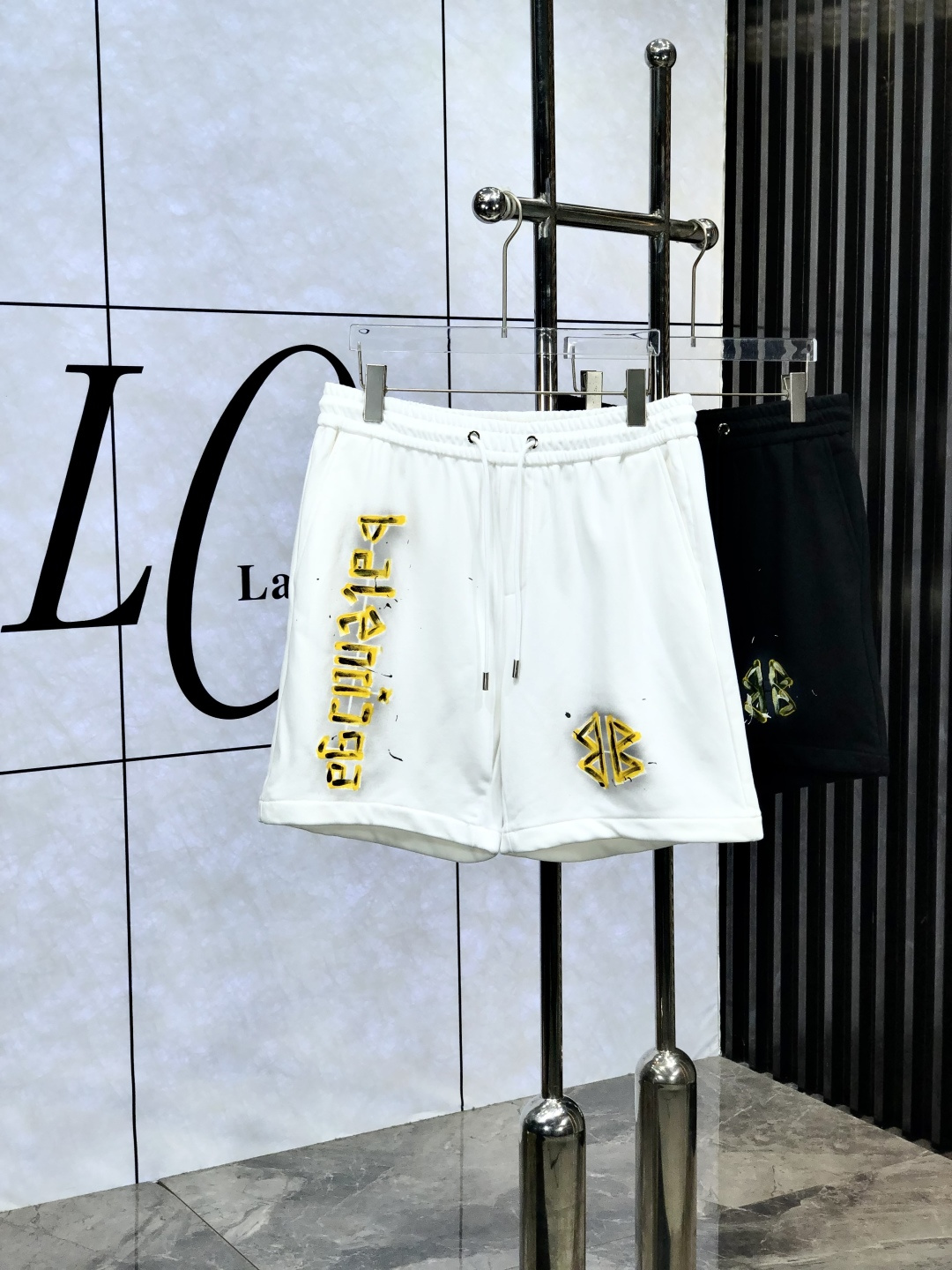 NO:425306,.Balenicaga. Wear 200 kilograms. New counter products in 25 years are on the market simultaneously. The original customized high-quality fashionable casual pants are super versatile. Exclusive customized fabric, delicate and soft, close and comfortable, and the upper body is super stylish! The latest hardware and accessories of the original custom counter. Super beautiful style, long legs on the upper body, and impeccable inner and 8 lines. You can attend any occasion. Once again, it is emphasized that the fabric is very, very classy! Count s-xxxL.s wear 28.29, balenciaga, alexander wang19860909.巴黎世家 .穿200斤.25年专柜新品同步上市.原单订制高品质时尚休闲裤.超级百搭款.独家定制面料,手感细腻柔软,贴身舒适,上身超有型！原版定制专柜最新五金辅料.超靓版型、上身显腿修长,內里,8走线都无可挑剔,任何场合都可出席,再次强调面料非常非常显档次！码数s-xxxL.s穿28.29,,balenciaga,alexander wang,Men's clothing