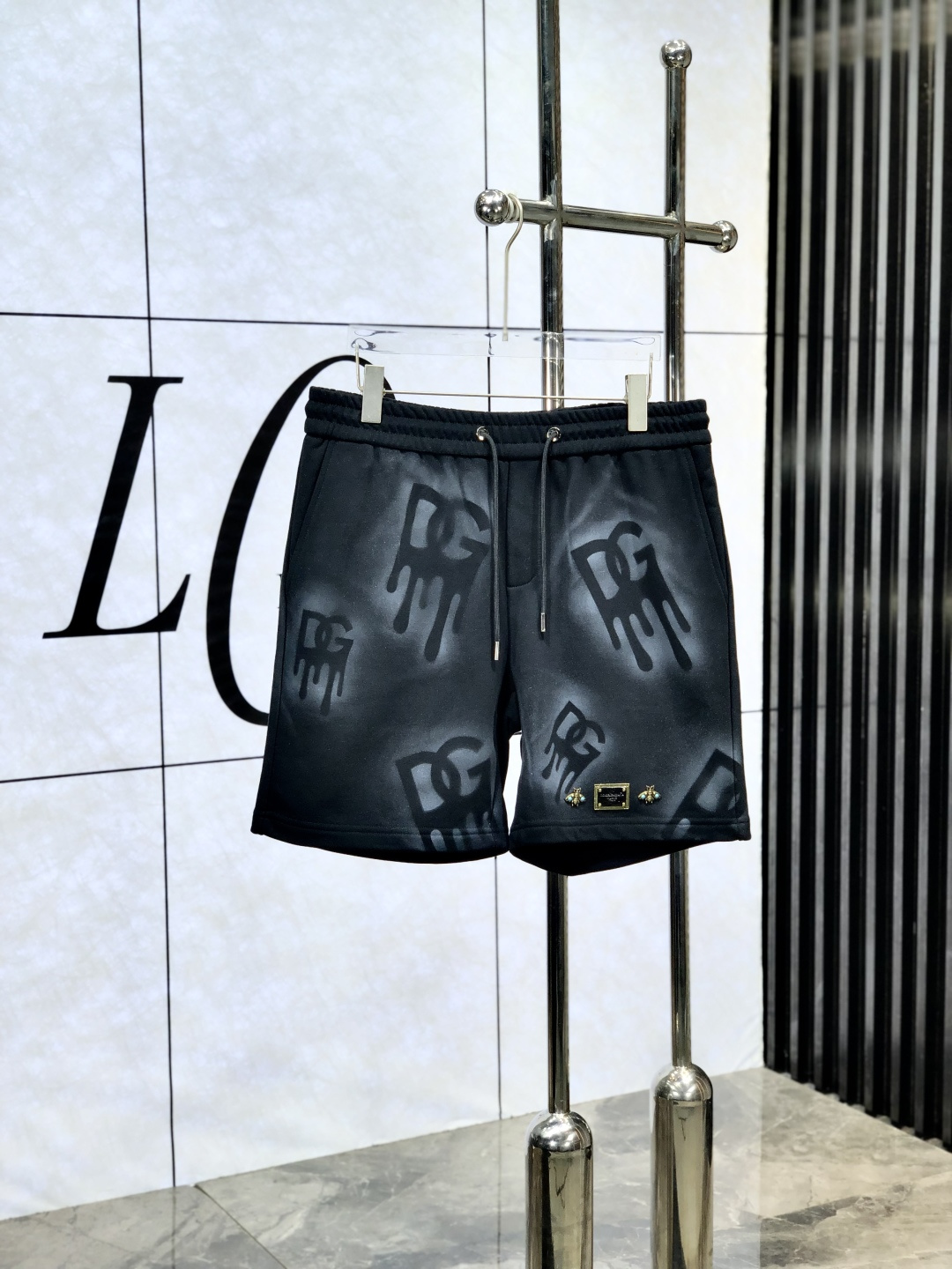 NO:425336,.D&G. Wear 200 kilograms. New counter products in 25 years are on the market simultaneously. The original customized high-quality fashionable casual pants are super versatile. Exclusive customized fabric, delicate and soft, close and comfortable, and the upper body is super stylish! The latest hardware and accessories of the original custom counter. Super beautiful style, long legs on the upper body, and impeccable inner and 8 lines. You can attend any occasion. Once again, it is emphasized that the fabric is very, very classy! Count s-xxxL.s wear 28.29, Dolce & Gabbana, alexander wang19860909.D&G.穿200斤.25年专柜新品同步上市.原单订制高品质时尚休闲裤.超级百搭款.独家定制面料,手感细腻柔软,贴身舒适,上身超有型！原版定制专柜最新五金辅料.超靓版型、上身显腿修长,內里,8走线都无可挑剔,任何场合都可出席,再次强调面料非常非常显档次！码数s-xxxL.s穿28.29,,Dolce&Gabbana,alexander wang,Men's clothing