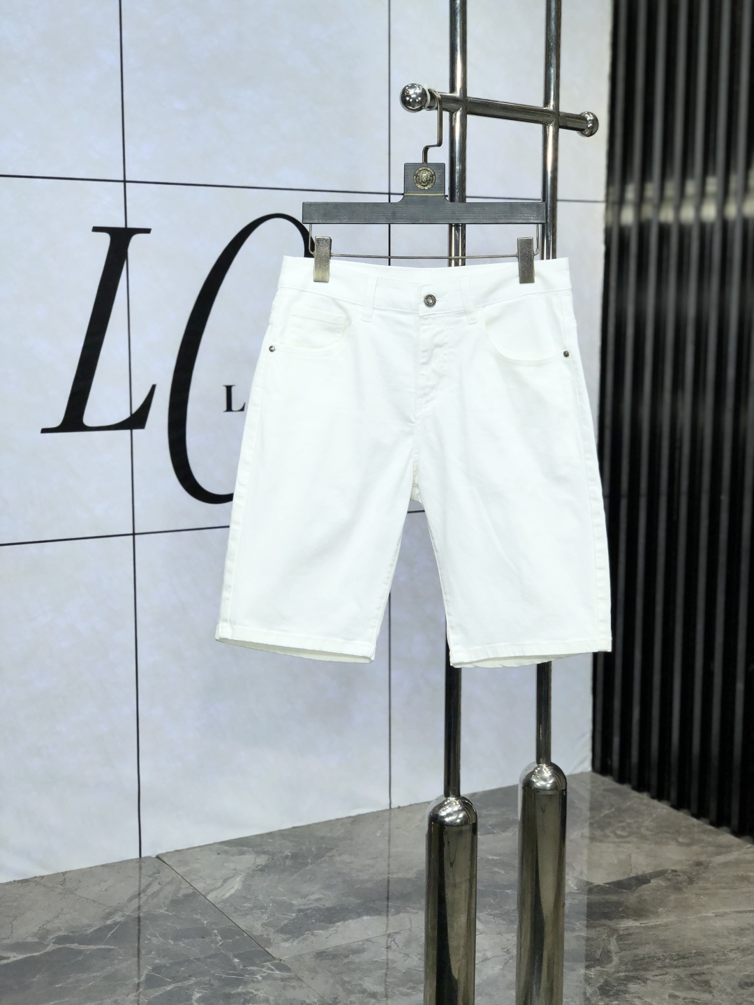 NO:463409,.录口. The official counter is released simultaneously. 2025SS spring and summer new products for men's casual jeans, original single quality, customized original denim fabric for counter, logo pattern design, original hardware and accessories for b trousers, three-dimensional and clear, c super trendy and personalized, fashionable and stylish on the upper body!  Must-have items for trendy men, 28-38, Moncler, jeans, alexander wang19860909.蒙口.官网专柜同步发售,2025SS春夏新品男士休闲牛仔裤,原单品质,专柜定制原版牛仔面料,logo图案设计,b裤身原版五金辅料装饰,立体清晰,c超级潮流个性,上身时尚有型！潮男必备单品 码数28-38,,Moncler,jeans,alexander wang,Men's clothing