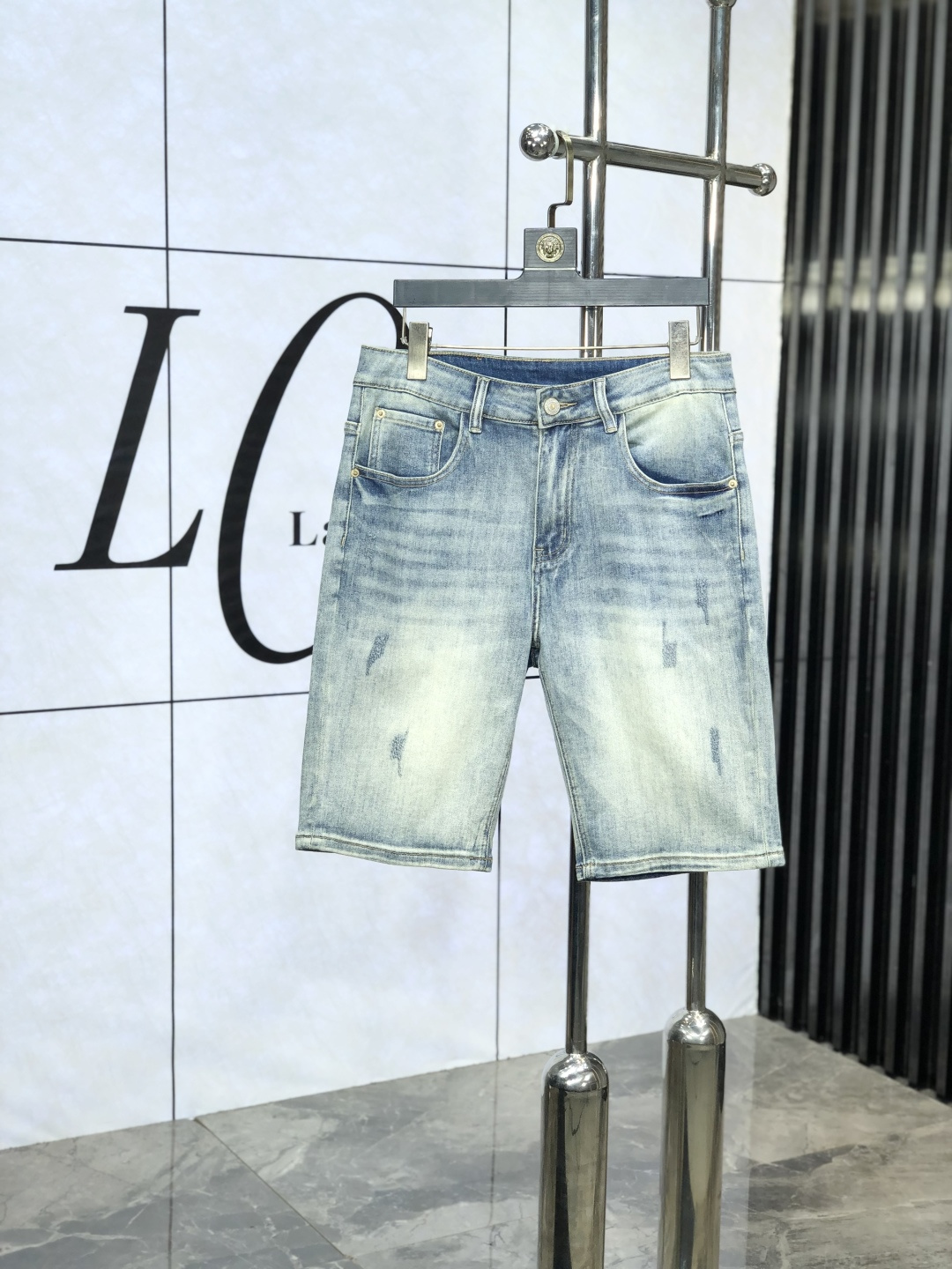 NO:463416,.Croxin. The official counter is released simultaneously. 2025SS spring and summer new products for men's casual jeans, original single quality, customized original denim fabric for counter, logo pattern design, original hardware and accessories for b trousers, three-dimensional and clear, c super trendy and personalized, fashionable and stylish on the upper body!  Trendy men's must-have items, 28-38, chrome hearts, jeans, alexander wang19860909.克罗心.官网专柜同步发售,2025SS春夏新品男士休闲牛仔裤,原单品质,专柜定制原版牛仔面料,logo图案设计,b裤身原版五金辅料装饰,立体清晰,c超级潮流个性,上身时尚有型！潮男必备单品 码数28-38,,chrome hearts,jeans,alexander wang,Men's clothing