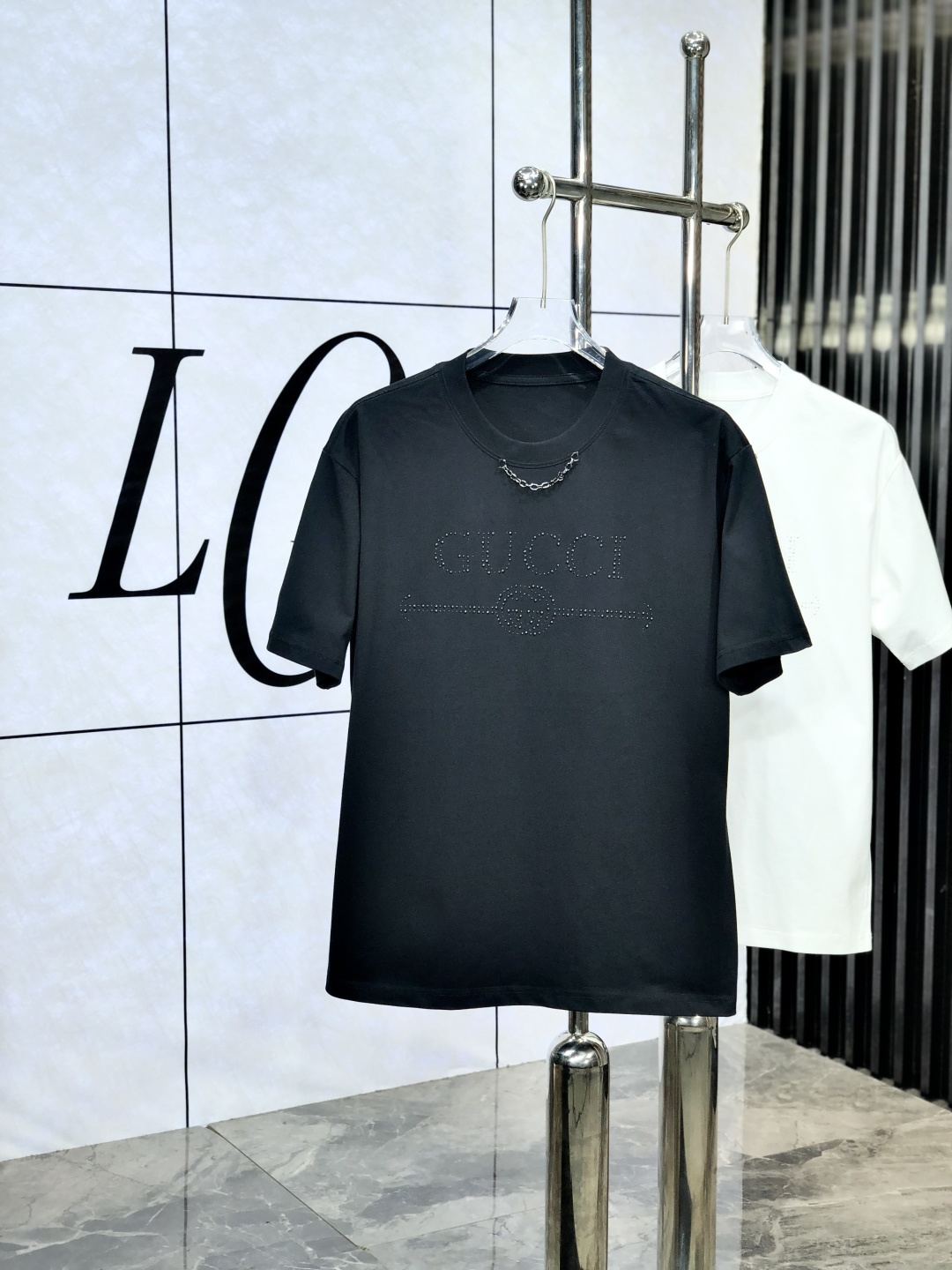 NO:467168,.Gucci. Wear 200 kilograms, top-quality products, 2025 spring and summer new style first-time counter latest short-sleeved round-neck T-shirt, high-end customization, avant-garde and fashionable design!  Brand logo heavy craftsmanship design, high-end customized original European cotton fabric, soft feel, comfortable to wear. 8 counter-level exquisite car line. Fine workmanship, invincible and handsome upper body effect!  A must-have item for handsome men!  Count s-xxxL.s wear 175/130, gucci, T-shirt,tees, t-shirt,alexander wang19860909.Gucci.穿200斤 顶级货品2025春夏新款首发专柜最新款短袖圆领T恤 高端订制 设计前卫时尚！品牌logo重工艺设计 高端定制原版欧棉面料.手感柔软.穿着舒适.8专柜级别精致车线.做工精细.上身效果无敌帅气！型男必备单品！码数s-xxxL.s穿175/130,,gucci,T-shirt,tees，t-shirt,alexander wang,Men's clothing