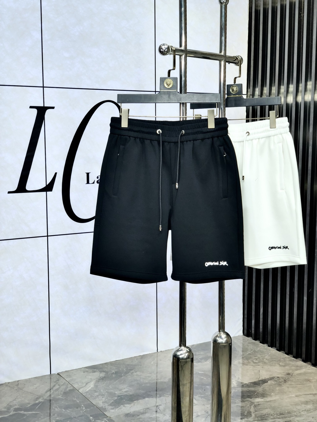 NO:513968,Dior. Wear 200 kilograms. New counter products in 25 years are on the market simultaneously. The original customized high-quality fashionable casual pants are super versatile. Exclusive customized fabric, delicate and soft, close and comfortable, and the upper body is super stylish! h original custom counter latest hardware and accessories. Super beautiful style, top body makes your legs look slender, m inside and line are impeccable, you can attend any occasion, again emphasize that the fabric is very, very classy! Code number m-4xL.m wear 28.29,dior,alexander wang19860909Dior.穿200斤.25年专柜新品同步上市.原单订制高品质时尚休闲裤.超级百搭款.独家定制面料,手感细腻柔软,贴身舒适,上身超有型！h原版定制专柜最新五金辅料.超靓版型、上身显腿修长,m內里,走线都无可挑剔,任何场合都可出席,再次强调面料非常非常显档次！码数m-4xL.m穿28.29,,dior,alexander wang,Men's clothing