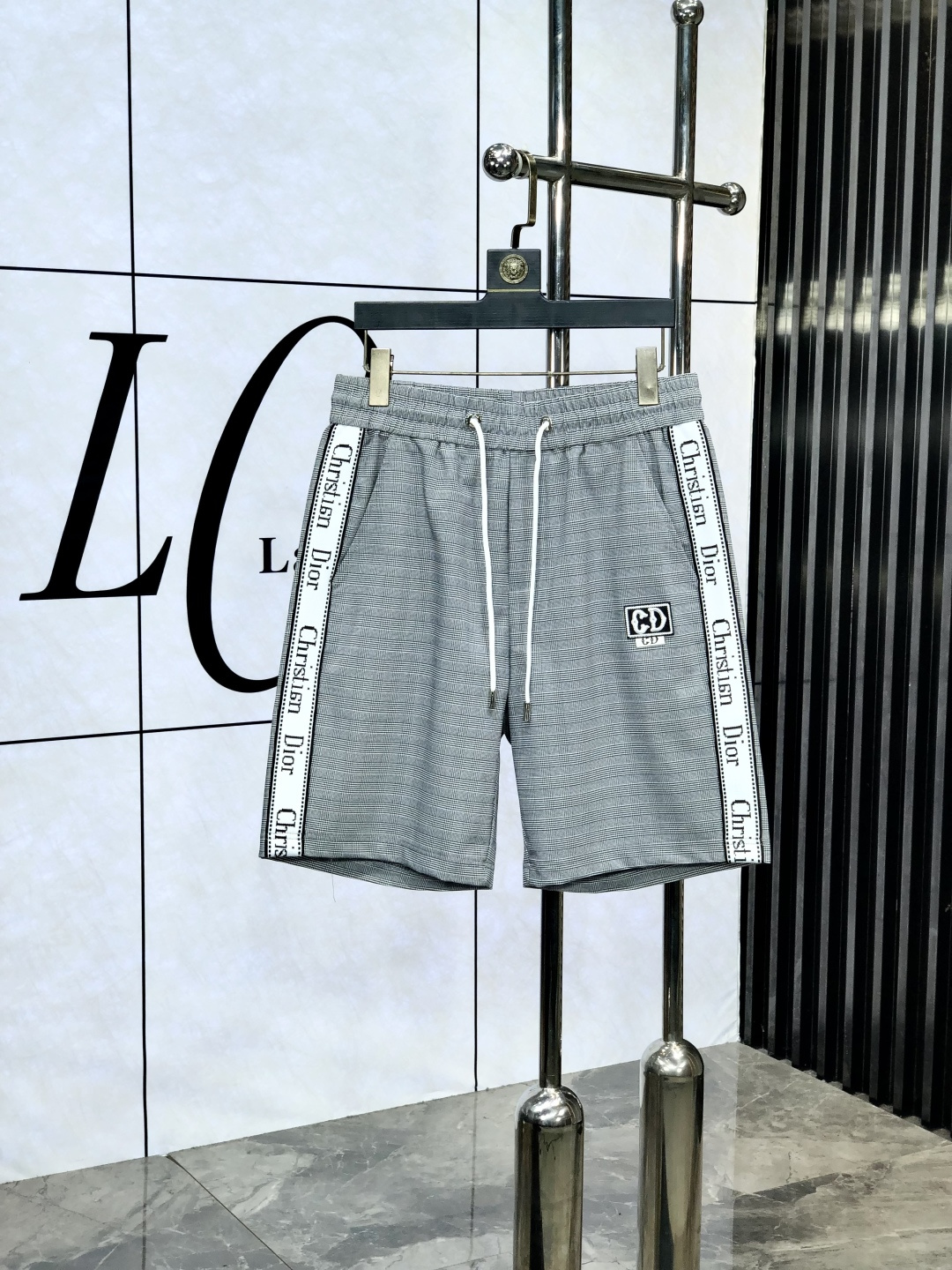 NO:513981,Dior. Wear 200 kilograms. New counter products in 25 years are on the market simultaneously. The original customized high-quality fashionable casual pants are super versatile. Exclusive customized fabric, delicate and soft, close and comfortable, and the upper body is super stylish! h original custom counter latest hardware and accessories. Super beautiful style, top body makes your legs look slender, m inside and line are impeccable, you can attend any occasion, again emphasize that the fabric is very, very classy! Code number m-4xL.m wear 28.29,dior,alexander wang19860909Dior.穿200斤.25年专柜新品同步上市.原单订制高品质时尚休闲裤.超级百搭款.独家定制面料,手感细腻柔软,贴身舒适,上身超有型！h原版定制专柜最新五金辅料.超靓版型、上身显腿修长,m內里,走线都无可挑剔,任何场合都可出席,再次强调面料非常非常显档次！码数m-4xL.m穿28.29,,dior,alexander wang,Men's clothing