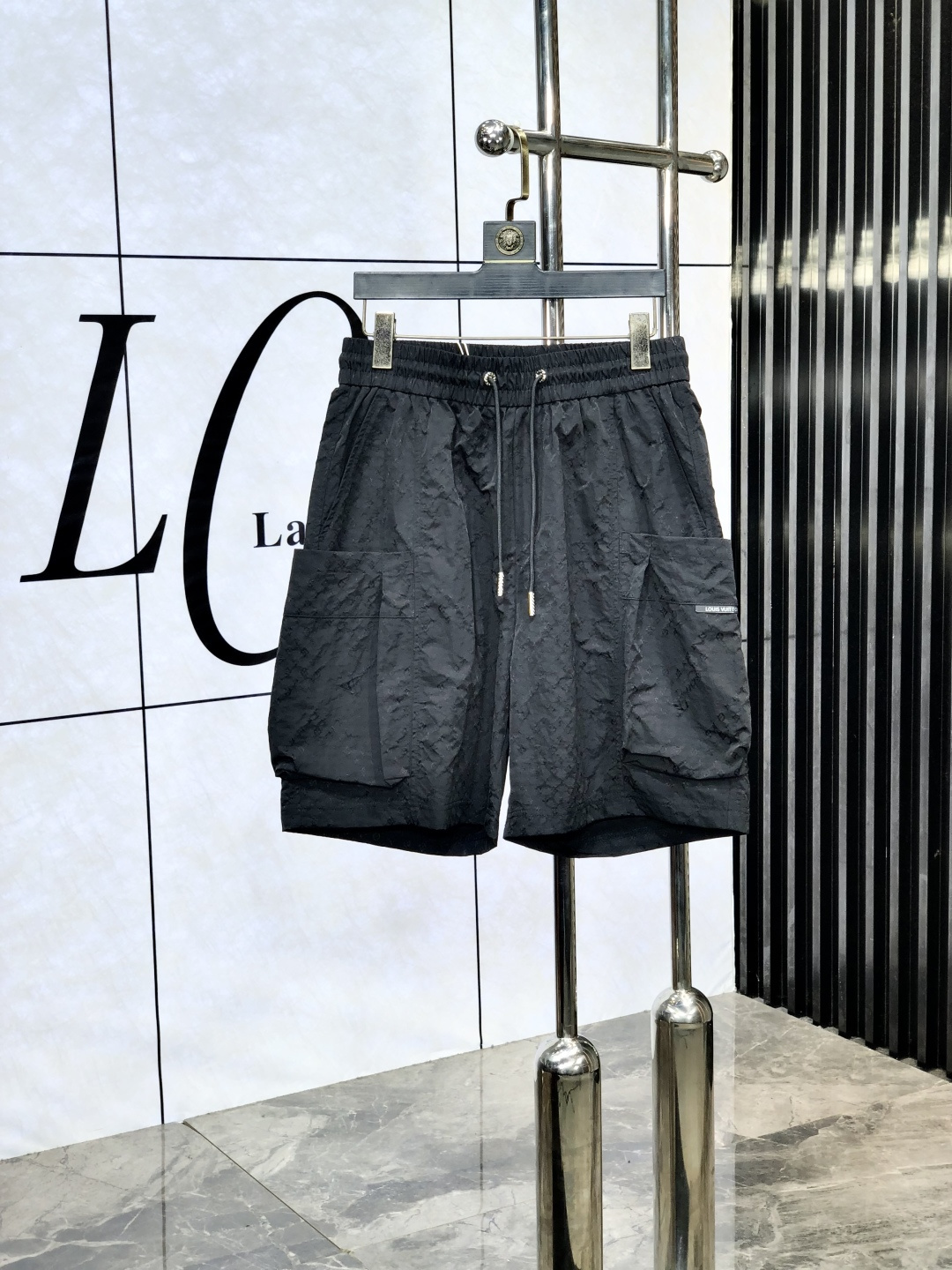 NO:513983,Lv. Wear 200 kilograms. New counter products in 25 years are on the market simultaneously. The original customized high-quality fashionable casual pants are super versatile. Exclusive customized fabric, delicate and soft, close and comfortable, and the upper body is super stylish! h original custom counter latest hardware and accessories. Super beautiful style, top body makes your legs look slender, m inside and line are impeccable, you can attend any occasion, again emphasize that the fabric is very, very classy! Count m-4xL.m wear 28.29, louis vuitton,alexander wang19860909Lv.穿200斤.25年专柜新品同步上市.原单订制高品质时尚休闲裤.超级百搭款.独家定制面料,手感细腻柔软,贴身舒适,上身超有型！h原版定制专柜最新五金辅料.超靓版型、上身显腿修长,m內里,走线都无可挑剔,任何场合都可出席,再次强调面料非常非常显档次！码数m-4xL.m穿28.29,,louis vuitton,alexander wang,Men's clothing