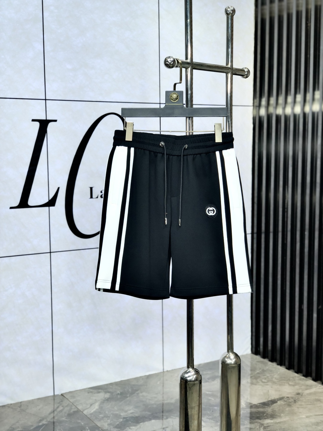 NO:513986,Gucci. Wear 200 kilograms. New counter products in 25 years are on the market simultaneously. The original customized high-quality fashionable casual pants are super versatile. Exclusive customized fabric, delicate and soft, close and comfortable, and the upper body is super stylish! h original custom counter latest hardware and accessories. Super beautiful style, top body makes your legs look slender, m inside and line are impeccable, you can attend any occasion, again emphasize that the fabric is very, very classy! Code number m-4xL.m wear 28.29, gucci,alexander wang19860909Gucci.穿200斤.25年专柜新品同步上市.原单订制高品质时尚休闲裤.超级百搭款.独家定制面料,手感细腻柔软,贴身舒适,上身超有型！h原版定制专柜最新五金辅料.超靓版型、上身显腿修长,m內里,走线都无可挑剔,任何场合都可出席,再次强调面料非常非常显档次！码数m-4xL.m穿28.29,,gucci,alexander wang,Men's clothing