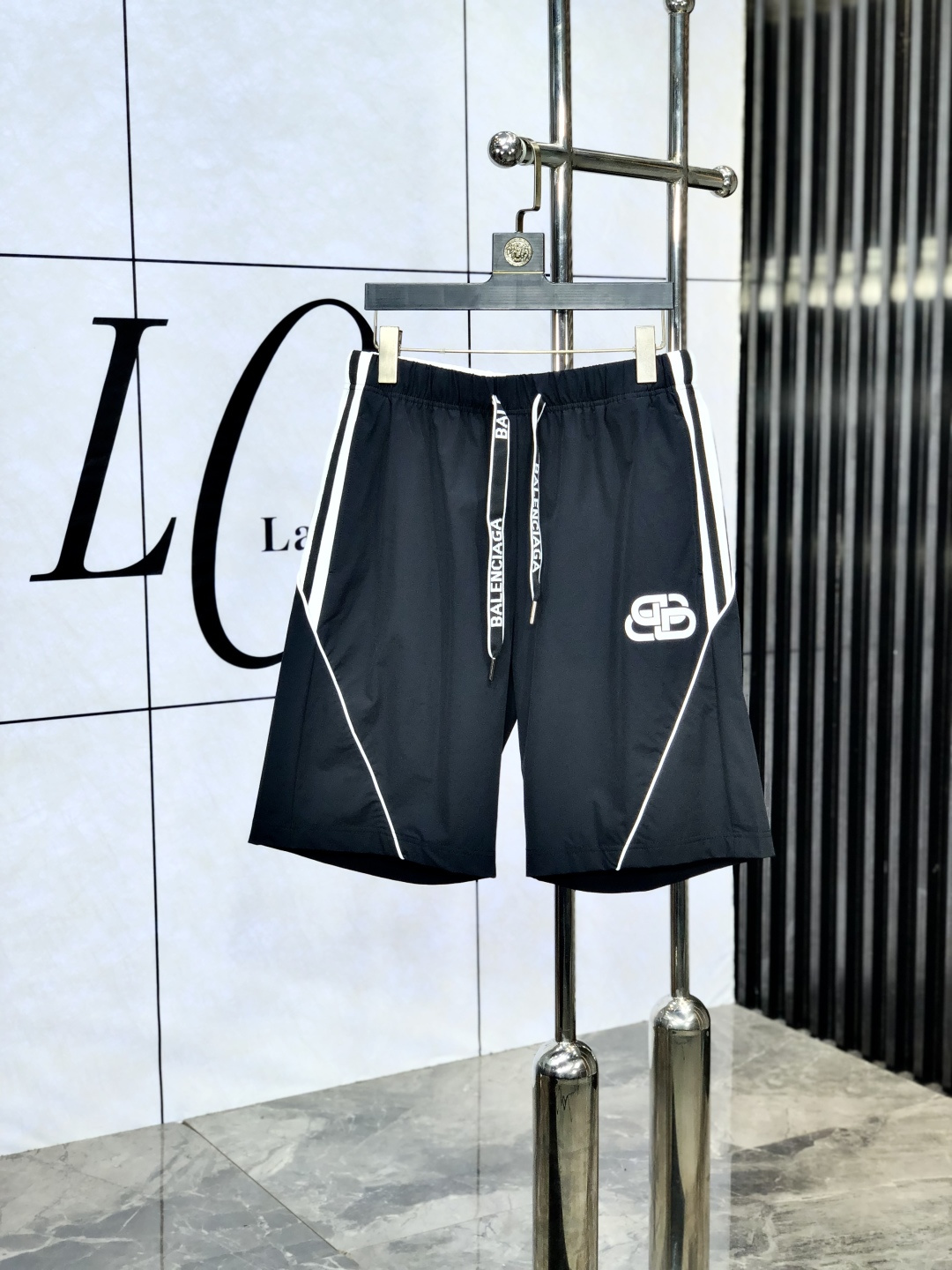 NO:513892,Balenciaga. Wear 200 kilograms. New counter products in 25 years are on the market simultaneously. The original customized high-quality fashionable casual pants are super versatile. Exclusive customized fabric, delicate and soft, close and comfortable, and the upper body is super stylish! h original custom counter latest hardware and accessories. Super beautiful style, top body makes your legs look slender, m inside and line are impeccable, you can attend any occasion, again emphasize that the fabric is very, very classy! Count m-4xL.m wear 28.29, balenciaga, alexander wang19860909巴黎世家.穿200斤.25年专柜新品同步上市.原单订制高品质时尚休闲裤.超级百搭款.独家定制面料,手感细腻柔软,贴身舒适,上身超有型！h原版定制专柜最新五金辅料.超靓版型、上身显腿修长,m內里,走线都无可挑剔,任何场合都可出席,再次强调面料非常非常显档次！码数m-4xL.m穿28.29,,balenciaga,alexander wang,Men's clothing