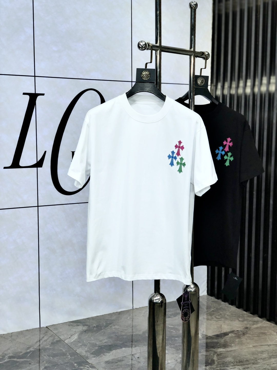 NO:414393,.Croxin. 2025 spring and summer new style letter logo round neck short-sleeved T-shirt, spring and summer casual outfit is essential, original pure cotton fabric. It is completely reflected in the high-end aesthetic workmanship, and the workmanship is more exquisite and atmospheric, with a strong three-dimensional feeling, which is very stunning, the fabric is soft and skin-friendly, and the upper body is a bit lazy and high-end feel. This wash T-T-T-T-T-T-T-T-T-T-T-T-T-T-T-T-T-T-T-T-T-T-T-T-T-T-T-T-T-T-T-T-T-T-T-T-T-T-T-T-T-T-T-T-T-T-T-T-T-T-T-T-T-T-T-T-T-T-T-T-T-T-T-T-T-T-T-T-T-T-T-T-T-T-T-T-T-T-T-T-T-T-T-T-T-T-T-T-T-T-T-T-T-T-T-T-T-T-T-T-T-T-T-T-T-T-T-T-T-T-T-T-T-T-T-T-T-T-T-T-T-T-T-T-T-T-T-T-T-T-T-T-T-T-T-T-T-T-T-T-T-T-T-T-T-T-T-T-T-T-T-T-T-T-T-T-T-T-T-T-T-T-T-T-T-T-T-T-T-T-T-T-T-T-T-T-T-T-T-T-T-T-T-T-T-T-T-T-T-T-T-T-T-T-T-T-T-T19860909.克罗心.2025春夏新款 字母logo圆领短袖t恤,春夏休闲穿搭必不可少,原版纯棉面料.完完全全体现在高级审美的做工上,做工更是精致大气,z立体感超强,非常惊艳,面料柔软亲肤,上身一丝丝慵懒又高级的feel,这款水洗t绝对是今年绝对的基础款之王,男女同款搭配穿出奢侈品高订的感觉.码数S-xxL.s穿175/130,,chrome hearts,T-shirt,tees，t-shirt,alexander wang,Men's clothing