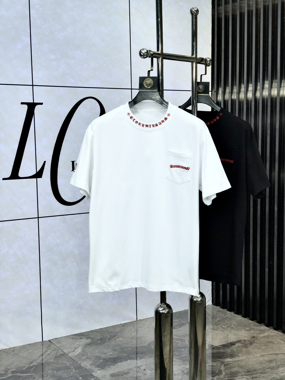 NO:414425,.Croxin. 2025 spring and summer new style letter logo round neck short-sleeved T-shirt, spring and summer casual outfit is essential, original pure cotton fabric. It is completely reflected in the high-end aesthetic workmanship, and the workmanship is more exquisite and atmospheric, with a strong three-dimensional feeling, which is very stunning, the fabric is soft and skin-friendly, and the upper body is a bit lazy and high-end feel. This wash T-T-T-T-T-T-T-T-T-T-T-T-T-T-T-T-T-T-T-T-T-T-T-T-T-T-T-T-T-T-T-T-T-T-T-T-T-T-T-T-T-T-T-T-T-T-T-T-T-T-T-T-T-T-T-T-T-T-T-T-T-T-T-T-T-T-T-T-T-T-T-T-T-T-T-T-T-T-T-T-T-T-T-T-T-T-T-T-T-T-T-T-T-T-T-T-T-T-T-T-T-T-T-T-T-T-T-T-T-T-T-T-T-T-T-T-T-T-T-T-T-T-T-T-T-T-T-T-T-T-T-T-T-T-T-T-T-T-T-T-T-T-T-T-T-T-T-T-T-T-T-T-T-T-T-T-T-T-T-T-T-T-T-T-T-T-T-T-T-T-T-T-T-T-T-T-T-T-T-T-T-T-T-T-T-T-T-T-T-T-T-T-T-T-T-T-T-T19860909.克罗心.2025春夏新款 字母logo圆领短袖t恤,春夏休闲穿搭必不可少,原版纯棉面料.完完全全体现在高级审美的做工上,做工更是精致大气,z立体感超强,非常惊艳,面料柔软亲肤,上身一丝丝慵懒又高级的feel,这款水洗t绝对是今年绝对的基础款之王,男女同款搭配穿出奢侈品高订的感觉.码数S-xxL.s穿175/130,,chrome hearts,T-shirt,tees，t-shirt,alexander wang,Men's clothing