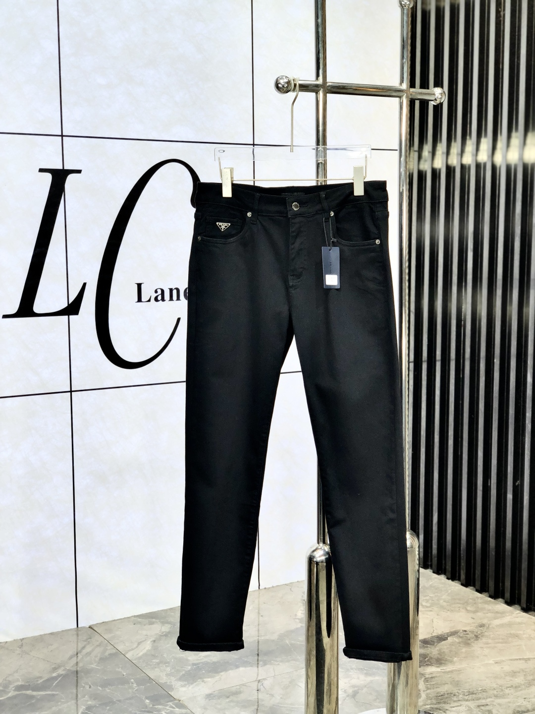 NO:417884,.Prada. The official counter is released simultaneously, 2025SS spring and summer new men's casual jeans, original single quality, customized original denim fabric for counter, logo pattern design, original hardware and accessories for 6 trousers, three-dimensional and clear, realistic effect, G is super trendy and individual, fashionable and stylish on the upper body!  Trendy men's must-have items, number 29-38, prada, jeans, alexander wang19860909.普拉达.官网专柜同步发售,2025SS春夏新品男士休闲牛仔裤,原单品质,专柜定制原版牛仔面料,logo图案设计,6裤身原版五金辅料装饰,立体清晰,效果逼真,G超级潮流个性,上身时尚有型！潮男必备单品 码数29-38,,prada,jeans,alexander wang,Men's clothing