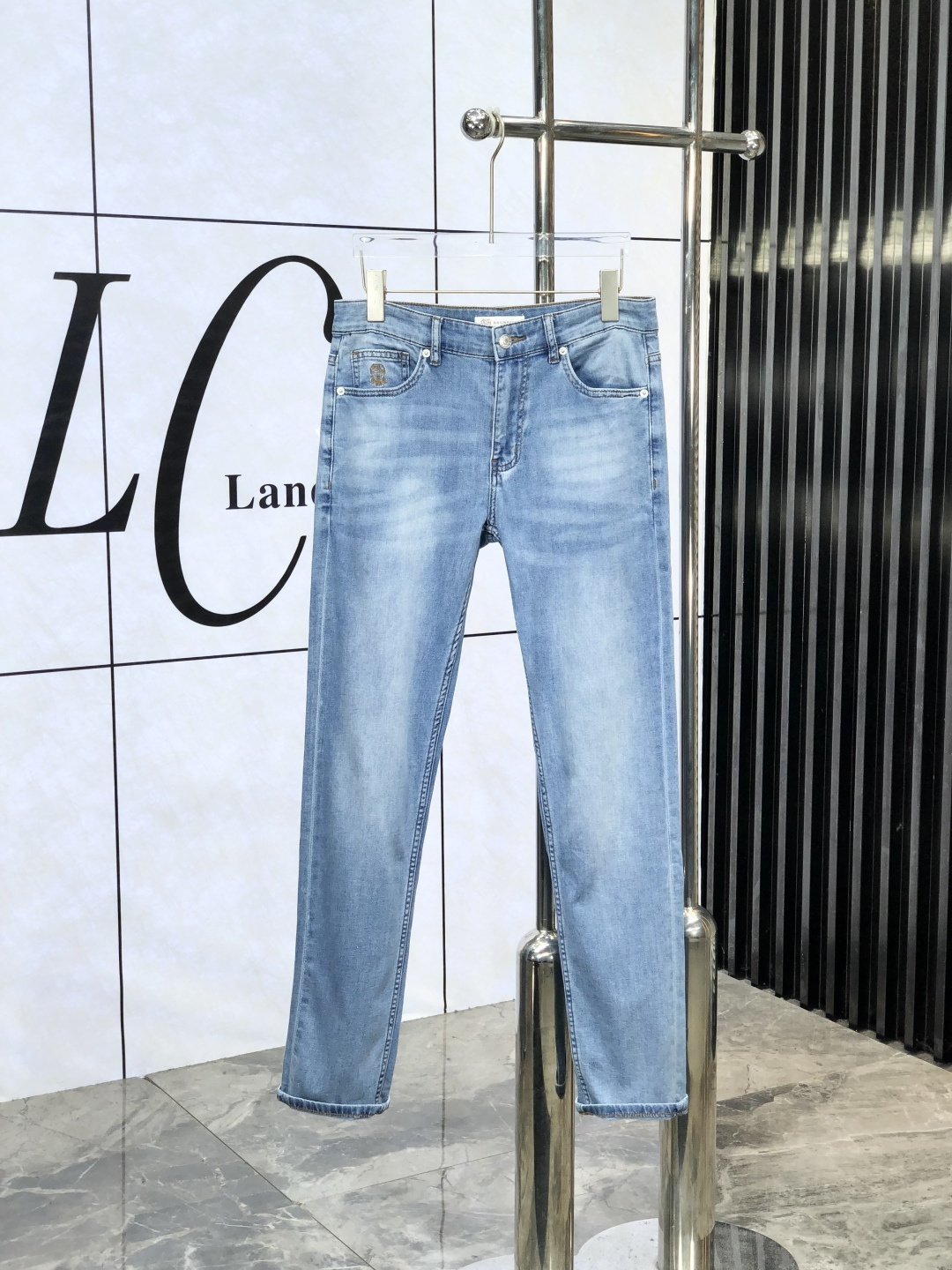 NO:417887,.BC. The official counter is released simultaneously, 2025SS spring and summer new men's casual jeans, original single quality, custom-made original denim fabric for counter, logo pattern design, 6-pants original hardware and auxiliary materials decoration, three-dimensional and clear, realistic effect, G is super trendy and personalized, fashionable and stylish on the upper body!  Trendy men's must-have items, 29-38, jeans, alexander wang19860909.BC.官网专柜同步发售,2025SS春夏新品男士休闲牛仔裤,原单品质,专柜定制原版牛仔面料,logo图案设计,6裤身原版五金辅料装饰,立体清晰,效果逼真,G超级潮流个性,上身时尚有型！潮男必备单品 码数29-38,,jeans,alexander wang,Men's clothing