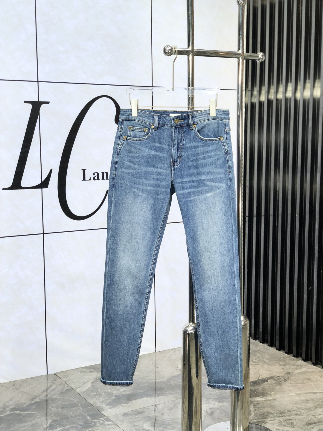 NO:417866,.Saint Laurent. The official counter on the official website is released simultaneously, 2025SS spring and summer new men's casual jeans, original single quality, custom-made original denim fabric for counter, logo pattern design, original hardware and accessories for 6 trousers, three-dimensional and clear, realistic effect, G is super trendy and personalized, fashionable and stylish on the upper body!  Trendy men's must-have items, 29-38, saint laurent, jeans, alexander wang19860909.圣罗兰.官网专柜同步发售,2025SS春夏新品男士休闲牛仔裤,原单品质,专柜定制原版牛仔面料,logo图案设计,6裤身原版五金辅料装饰,立体清晰,效果逼真,G超级潮流个性,上身时尚有型！潮男必备单品 码数29-38,,saint laurent,jeans,alexander wang,Men's clothing