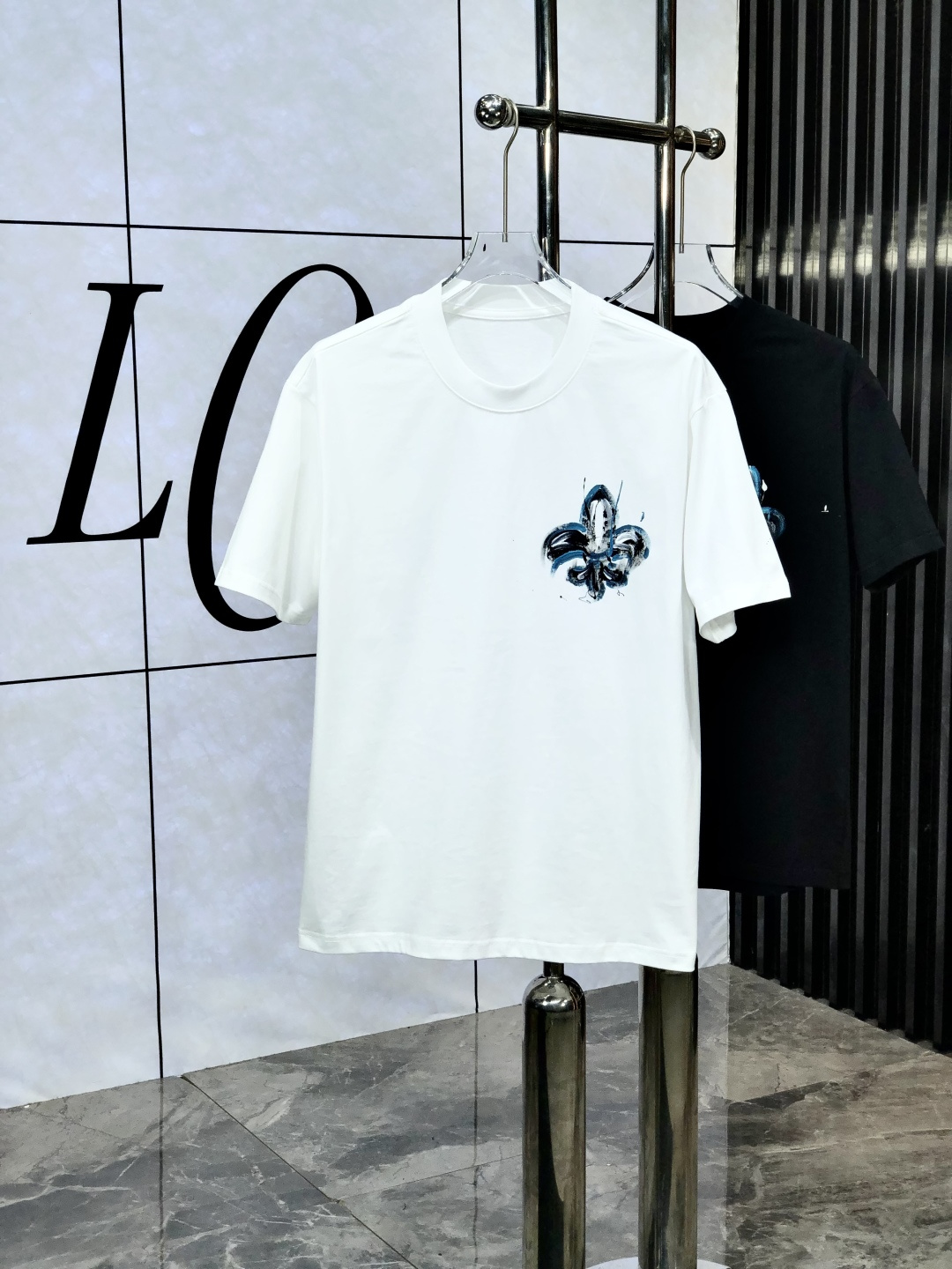 NO:475172,.Croxin. Wear 200 kilograms, top-quality products, new spring and summer new styles, first-time counter, latest short-sleeved round-neck T-shirt, high-end customization, avant-garde and fashionable design!  Brand logo heavy craftsmanship design, high-end customized original European cotton fabric, soft feel, comfortable to wear. 8 counter-level exquisite car line. Fine workmanship, invincible and handsome upper body effect!  A must-have item for handsome men!  Count s-xxxL.s wear 175/130, chrome hearts, T-shirt,tees, t-shirt,alexander wang19860909.克罗心.穿200斤 顶级货品2025春夏新款首发专柜最新款短袖圆领T恤 高端订制 设计前卫时尚！品牌logo重工艺设计 高端定制原版欧棉面料.手感柔软.穿着舒适.8专柜级别精致车线.做工精细.上身效果无敌帅气！型男必备单品！码数s-xxxL.s穿175/130,,chrome hearts,T-shirt,tees，t-shirt,alexander wang,Men's clothing