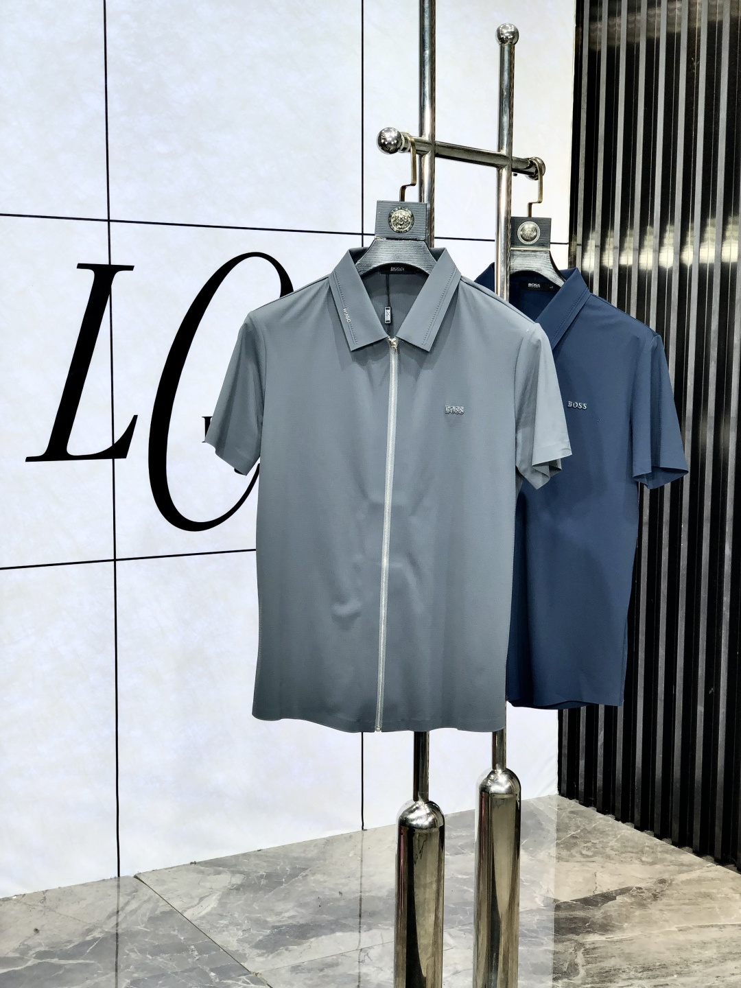 NO:451049,.Boss. New spring and summer lapel polo. Selected Tianshi cotton tribute satin cotton, comfortable and delicate, bringing excellent skin-friendly feel, while absorbing moisture and breathable, making it easy to handle. Seiko threaded neckline, modifying the body shape and not easily deformed, and reflecting exquisite craftsmanship in details. Size M-4Xl m wear/130 catties, alexander wang19860909.Boss. 春夏新款翻领polo.精选天丝棉贡缎棉料,舒适细腻带来极佳的亲肤感,同时吸湿透气,1f方便打理.精工螺纹现织领口,修饰身形同时更不易变形,与细节处体现精致工艺.  尺码M-4Xl m穿/130斤,,alexander wang,Men's clothing