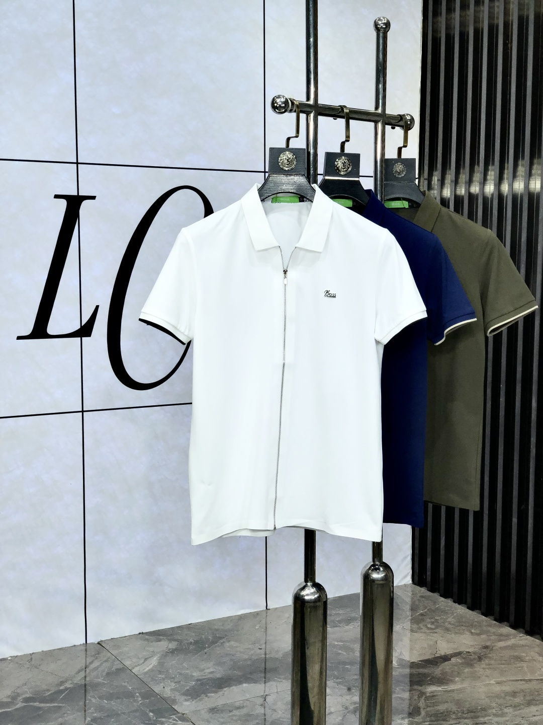 NO:452860,.boss. Wear 200 catties. 2025 spring and summer new polo collar short-sleeved series. Selected top-grade mercerized bead floor cotton fabric, complete with three standards!  Fashionable brand elements logo design, 1f upper body style is excellent, the fabric is delicate, comfortable and breathable, and it is super good-looking and stylish men's must-have style!  Size M-4XL.m wear/130, T-shirt,alexander wang19860909.boss.穿200斤. 2025春夏新款polo领短袖系列.精选顶级丝光珠地棉面料,三标齐全！时尚大牌元素logo工艺设计,1f上身版型超赞,面料细腻舒适透气,随意搭配都超级好看时尚型男必备款哦！尺码M-4XL.m穿/130,,T-shirt,alexander wang,Men's clothing