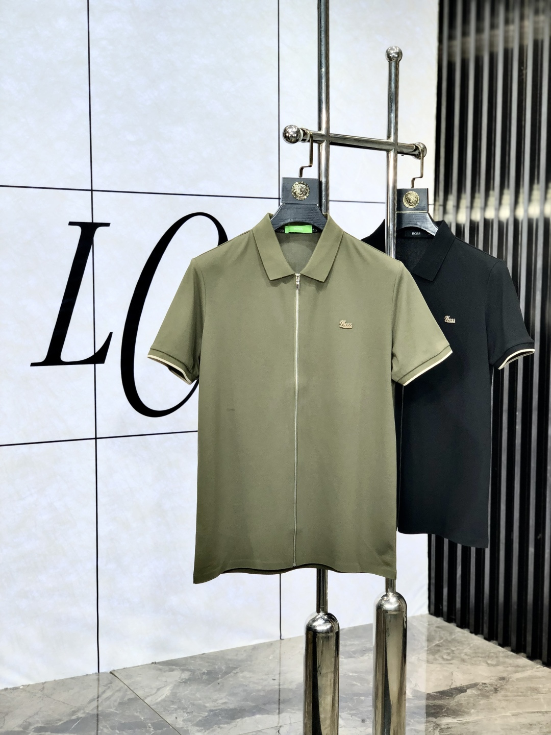 NO:452870,.boss. Wear 200 catties. 2025 spring and summer new polo collar short-sleeved series. Selected top-grade mercerized bead floor cotton fabric, complete with three standards!  Fashionable brand elements logo design, 1f upper body style is excellent, the fabric is delicate, comfortable and breathable, and it is super good-looking and stylish men's must-have style!  Size M-4XL.m wear/130, T-shirt,alexander wang19860909.boss.穿200斤. 2025春夏新款polo领短袖系列.精选顶级丝光珠地棉面料,三标齐全！时尚大牌元素logo工艺设计,1f上身版型超赞,面料细腻舒适透气,随意搭配都超级好看时尚型男必备款哦！尺码M-4XL.m穿/130,,T-shirt,alexander wang,Men's clothing