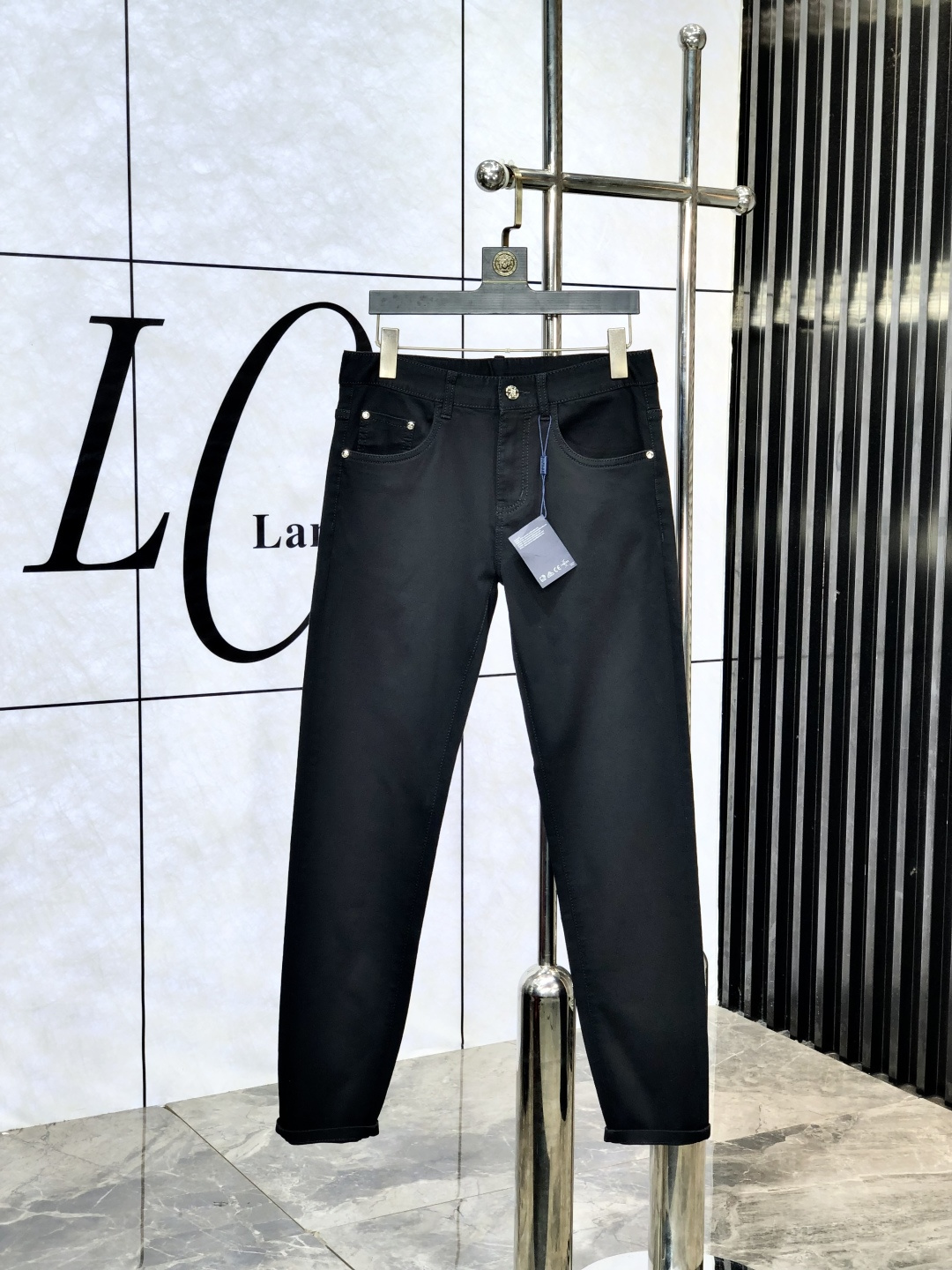 NO:456686,Prada. The official counter on the official website is released simultaneously, 2025SS spring and summer new men's casual jeans, original single quality, customized original denim fabric for counter, logo pattern design, original hardware and accessories for b trousers, three-dimensional and clear, c super trendy and personalized, fashionable and stylish on the upper body!  Trendy men's must-have items, number 28-38, prada, jeans, alexander wang19860909普拉达.官网专柜同步发售,2025SS春夏新品男士休闲牛仔裤,原单品质,专柜定制原版牛仔面料,logo图案设计,b裤身原版五金辅料装饰,立体清晰,c超级潮流个性,上身时尚有型！潮男必备单品 码数28-38,,prada,jeans,alexander wang,Men's clothing