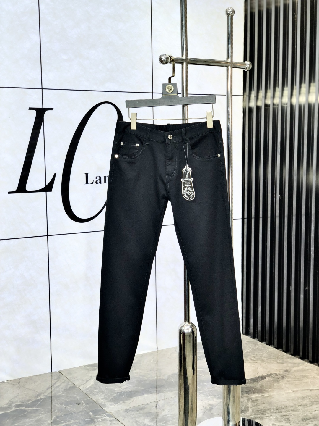 NO:456696,Croxin. The official counter is released simultaneously, 2025SS spring and summer new men's casual jeans, original single quality, custom-made original denim fabric for counter, logo pattern design, original hardware and accessories for b trousers body, three-dimensional and clear, c super trendy personality, fashionable and stylish upper body!  Trendy men's must-have items, 28-38, chrome hearts, jeans, alexander wang19860909克罗心.官网专柜同步发售,2025SS春夏新品男士休闲牛仔裤,原单品质,专柜定制原版牛仔面料,logo图案设计,b裤身原版五金辅料装饰,立体清晰,c超级潮流个性,上身时尚有型！潮男必备单品 码数28-38,,chrome hearts,jeans,alexander wang,Men's clothing