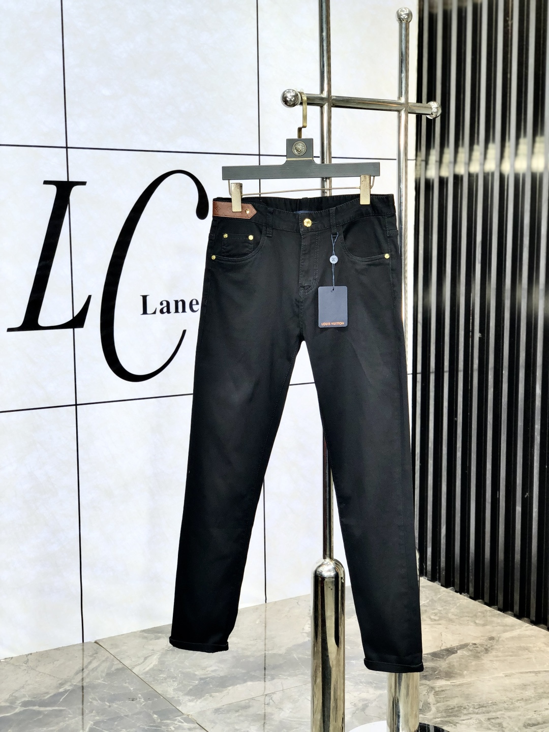 NO:456710,Lv. Official website counters are released simultaneously, 2025SS spring and summer new products for men's casual jeans, original single quality, custom-made original denim fabric for counters, logo pattern design, original hardware and accessories for b trousers, three-dimensional and clear, c super trendy and personalized, fashionable and stylish on the upper body!  Trendy men's must-have items 28-38, louis vuitton, jeans, alexander wang19860909Lv.官网专柜同步发售,2025SS春夏新品男士休闲牛仔裤,原单品质,专柜定制原版牛仔面料,logo图案设计,b裤身原版五金辅料装饰,立体清晰,c超级潮流个性,上身时尚有型！潮男必备单品 码数28-38,,louis vuitton,jeans,alexander wang,Men's clothing