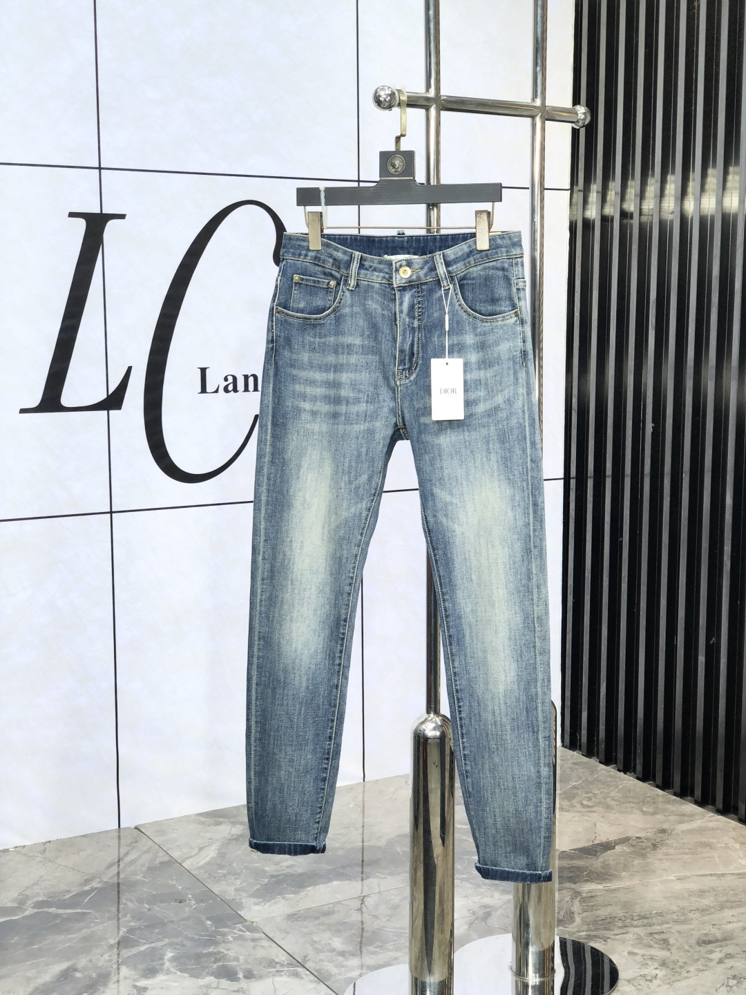 NO:456666,Dior.'s official counter is released simultaneously, 2025SS spring and summer new men's casual jeans, original single quality, custom-made original denim fabric for counter, logo pattern design, original hardware and accessories for b trousers body, three-dimensional and clear, c super trendy personality, fashionable and stylish upper body!  Trendy men's must-have items 28-38, Dior, Jeans, Alexander wang19860909Dior.官网专柜同步发售,2025SS春夏新品男士休闲牛仔裤,原单品质,专柜定制原版牛仔面料,logo图案设计,b裤身原版五金辅料装饰,立体清晰,c超级潮流个性,上身时尚有型！潮男必备单品 码数28-38,,dior,jeans,alexander wang,Men's clothing