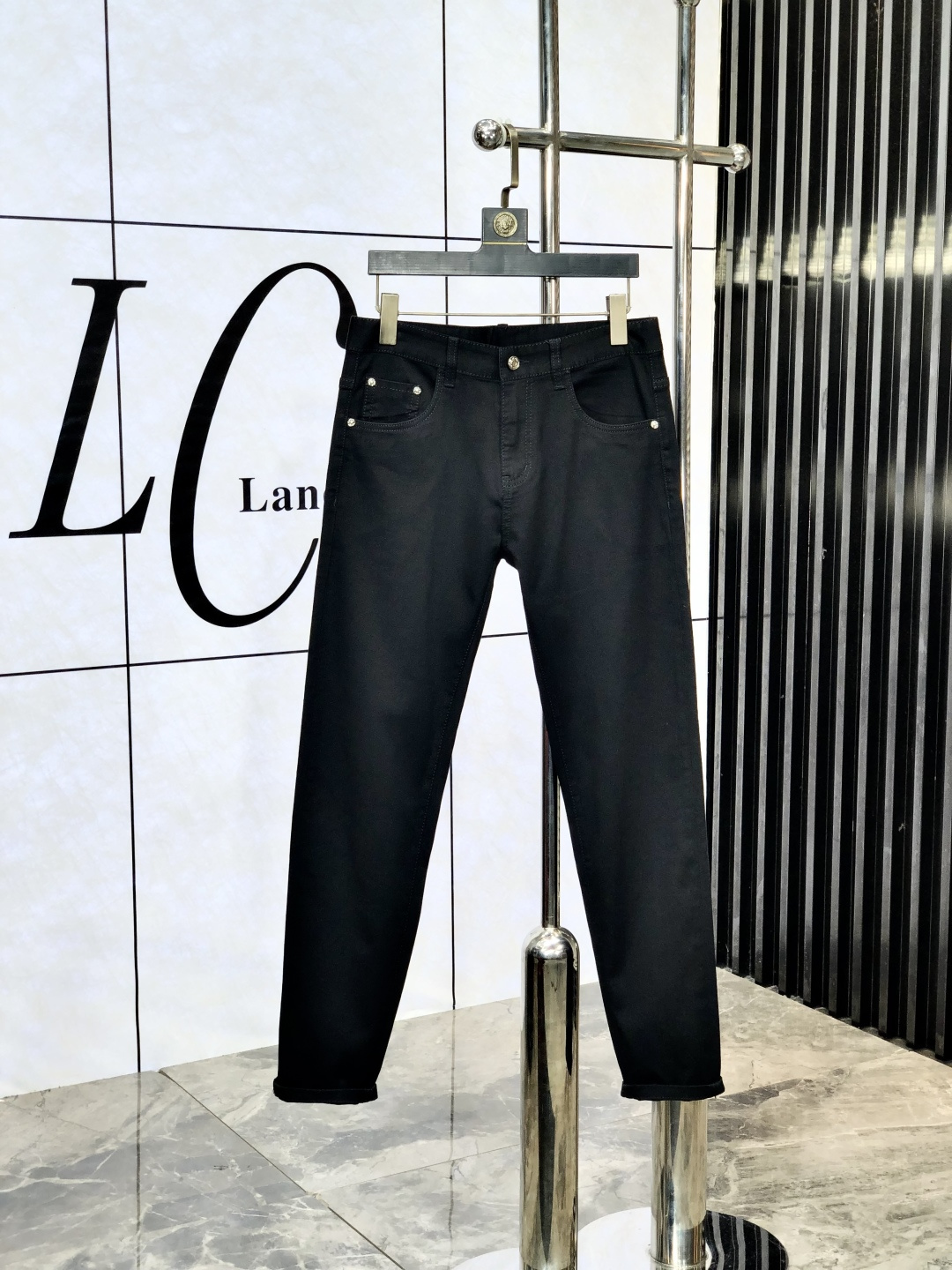 NO:456683,The official counter of Zenia is released simultaneously, 2025SS spring and summer new men's casual jeans, original single quality, custom-made original denim fabric for counter, logo pattern design, original hardware and accessories for b trousers body, three-dimensional and clear, c super trendy personality, fashionable and stylish upper body!  Trendy men's must-have items, 28-38, zegna, jeans, alexander wang19860909杰尼亚.官网专柜同步发售,2025SS春夏新品男士休闲牛仔裤,原单品质,专柜定制原版牛仔面料,logo图案设计,b裤身原版五金辅料装饰,立体清晰,c超级潮流个性,上身时尚有型！潮男必备单品 码数28-38,,zegna,jeans,alexander wang,Men's clothing