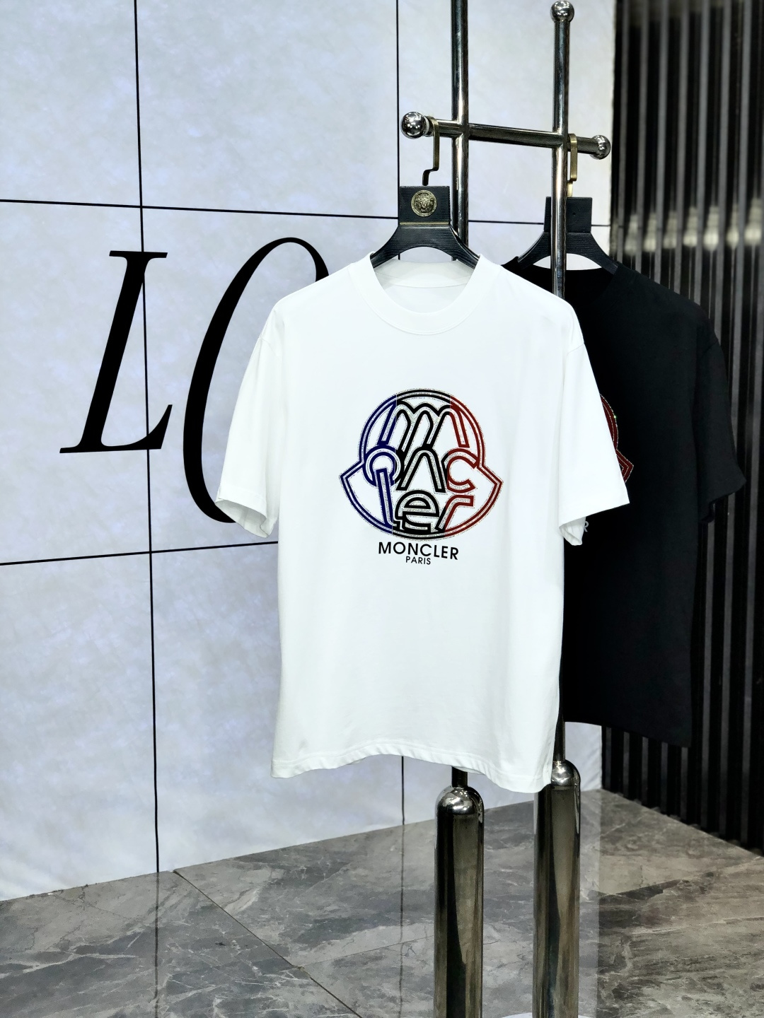 NO:456783,.Mosquito i.2025 spring and summer new style first-time counter latest short-sleeved round-neck T-shirt, high-end customization, avant-garde and fashionable design!  Brand logo heavy craft design, high-end customized pure cotton fabric, soft feel, comfortable to wear. 1f counter-level exquisite car line. Fine workmanship, invincible and handsome upper body effect!  A must-have item for handsome men!  Count M-3XL. m wear 175/130, Moncler, T-shirt,tees, t-shirt,alexander wang19860909.蒙口i.2025春夏新款首发专柜最新款短袖圆领T恤 高端订制 设计前卫时尚！品牌logo重工艺设计 高端定制纯棉面料.手感柔软.穿着舒适.1f专柜级别精致车线.做工精细.上身效果无敌帅气！型男必备单品！ 码数M-3XL. m穿175/130,,Moncler,T-shirt,tees，t-shirt,alexander wang,Men's clothing