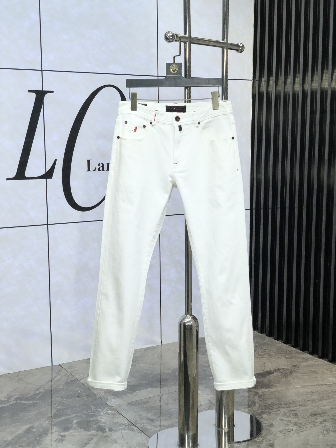 NO:475115,.kiton .2025 new product, original single jeans original heavy industry creation, brand classic logo design, complete three standards!  Original hardware accessories.ns counter customized denim fabric, completely suitable for the counter. Welcome to try it on before purchasing it. Good goods are not afraid of comparison. Number 29-38, jeans, alexander wang19860909.kiton .2025新品,原单牛仔裤 原版重工打造,品牌经典LOGO设计,三标齐全！原版五金辅料.ns专柜定制牛仔面料,完全对版专柜,欢迎专柜试穿后再购买,好货不怕比.码数29-38,,jeans,alexander wang,Men's clothing