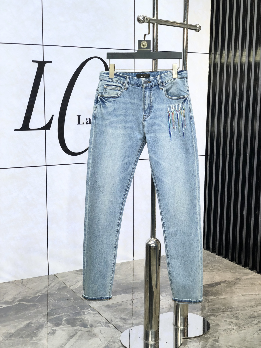 NO:475125,.amiri.2025 new product, original single jeans, original heavy industry creation, brand classic logo design, complete three standards!  Original hardware accessories.ns counter customized denim fabric, completely suitable for the counter. Welcome to try it on before purchasing it. Good goods are not afraid of comparison. Number 29-38, amiri, jeans, alexander wang19860909.amiri.2025新品,原单牛仔裤 原版重工打造,品牌经典LOGO设计,三标齐全！原版五金辅料.ns专柜定制牛仔面料,完全对版专柜,欢迎专柜试穿后再购买,好货不怕比.码数29-38,,amiri,jeans,alexander wang,Men's clothing