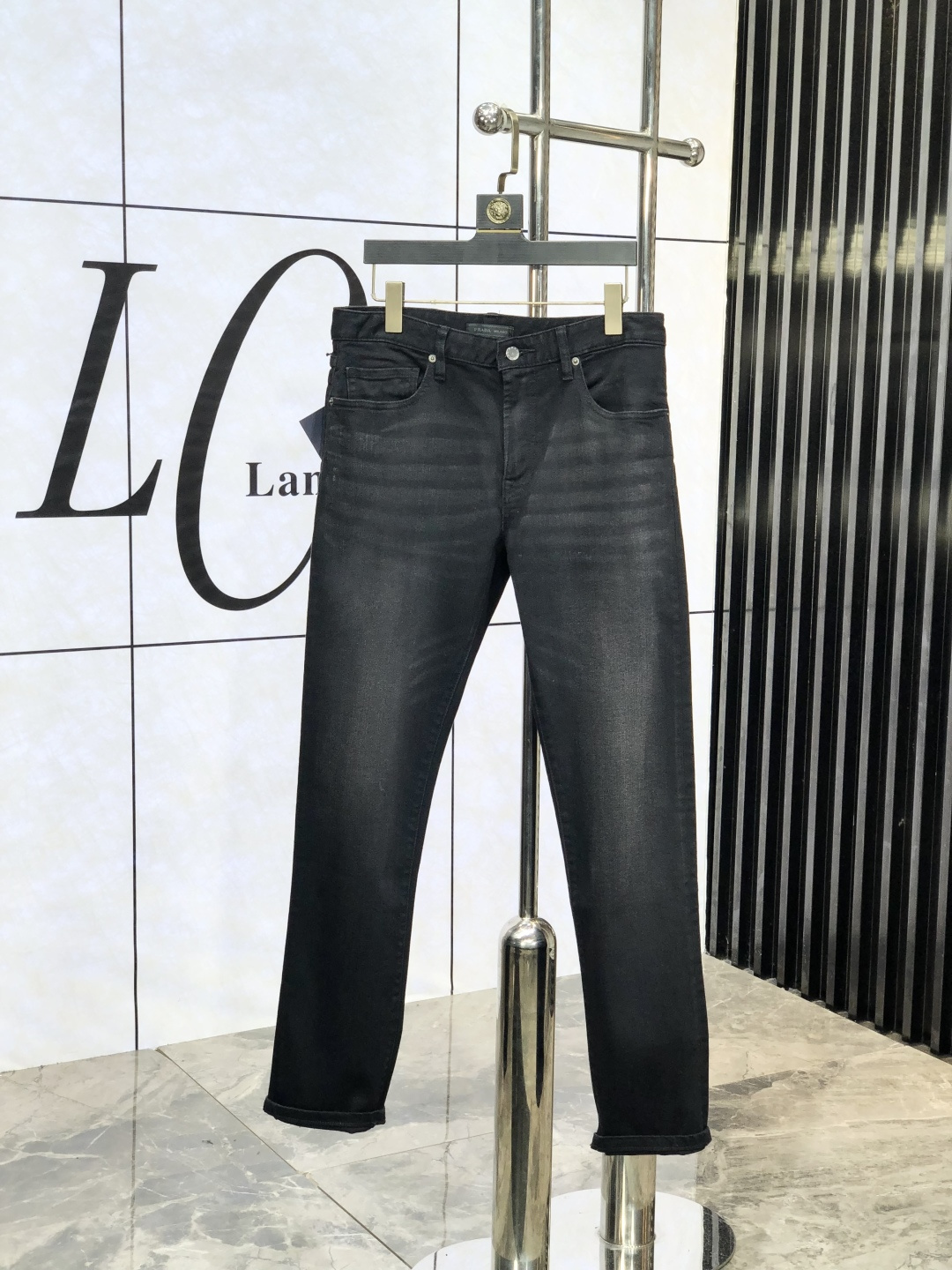 NO:475128,.Prada. 2025 new product, original single jeans, original heavy industry creation, brand classic LOGO design, complete three standards!  Original hardware accessories.ns counter customized denim fabric, completely suitable for the counter. Welcome to try it on before purchasing it. Good goods are not afraid of comparison. Number 29-38, prada, jeans, alexander wang19860909.普拉达.2025新品,原单牛仔裤 原版重工打造,品牌经典LOGO设计,三标齐全！原版五金辅料.ns专柜定制牛仔面料,完全对版专柜,欢迎专柜试穿后再购买,好货不怕比.码数29-38,,prada,jeans,alexander wang,Men's clothing