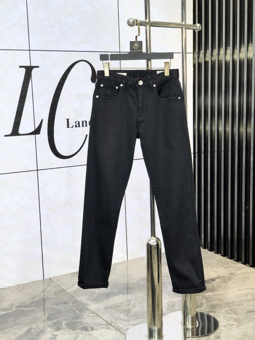 NO:475109,.bc .2025 new product, original single jeans original heavy industry creation, brand classic logo design, complete three standards!  Original hardware accessories.ns counter customized denim fabric, completely suitable for the counter. Welcome to try it on before purchasing it. Good goods are not afraid of comparison. Number 29-38, jeans, alexander wang19860909.bc .2025新品,原单牛仔裤 原版重工打造,品牌经典LOGO设计,三标齐全！原版五金辅料.ns专柜定制牛仔面料,完全对版专柜,欢迎专柜试穿后再购买,好货不怕比.码数29-38,,jeans,alexander wang,Men's clothing