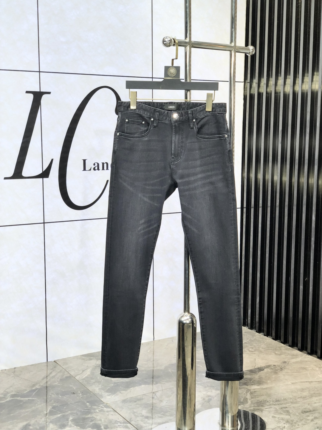 NO:475098,.amiri .2025 new product, original single jeans original heavy industry creation, brand classic logo design, complete three standards!  Original hardware accessories.ns counter customized denim fabric, completely suitable for the counter. Welcome to try it on before purchasing it. Good goods are not afraid of comparison. Number 29-38, amiri, jeans, alexander wang19860909.amiri .2025新品,原单牛仔裤 原版重工打造,品牌经典LOGO设计,三标齐全！原版五金辅料.ns专柜定制牛仔面料,完全对版专柜,欢迎专柜试穿后再购买,好货不怕比.码数29-38,,amiri,jeans,alexander wang,Men's clothing