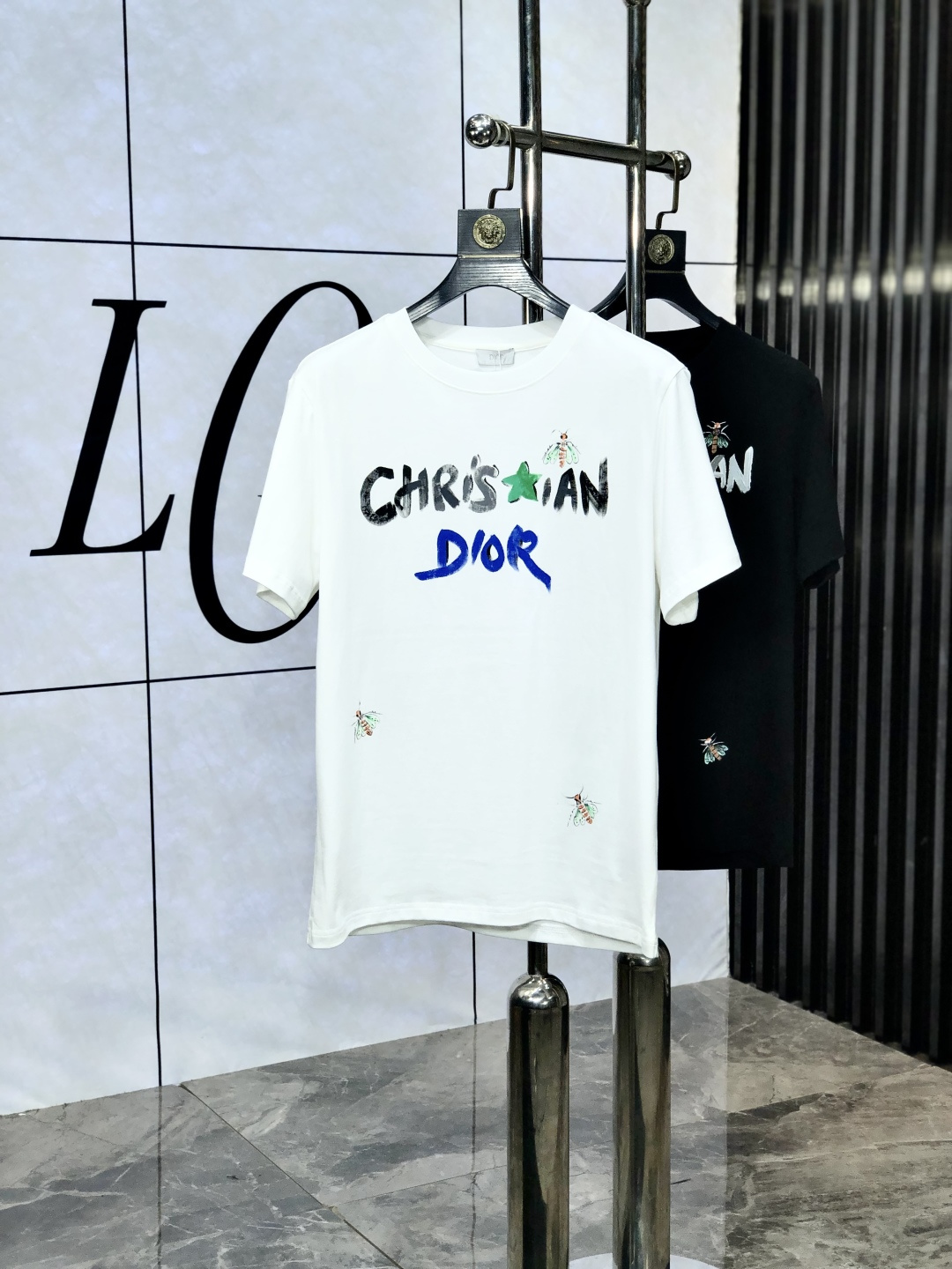 NO:475155,.Dior. Top-level products 2025 spring and summer new first-time counter latest short-sleeved round-neck T-shirt, high-end customization, avant-garde and fashionable design!  Brand logo heavy craftsmanship design, high-end customized original European cotton fabric, soft feel, comfortable to wear, b counter-level exquisite car line, fine workmanship, invincible and handsome upper body effect!  A must-have item for handsome men!  Count s-xxL.s wear 175/,dior,T-shirt,tees,t-shirt,alexander wang19860909.Dior.顶级货品2025春夏新款首发专柜最新款短袖圆领T恤 高端订制 设计前卫时尚！品牌logo重工艺设计 高端定制原版欧棉面料.手感柔软.穿着舒适.b专柜级别精致车线.做工精细.上身效果无敌帅气！型男必备单品！码数s-xxL.s穿175/,,dior,T-shirt,tees，t-shirt,alexander wang,Men's clothing